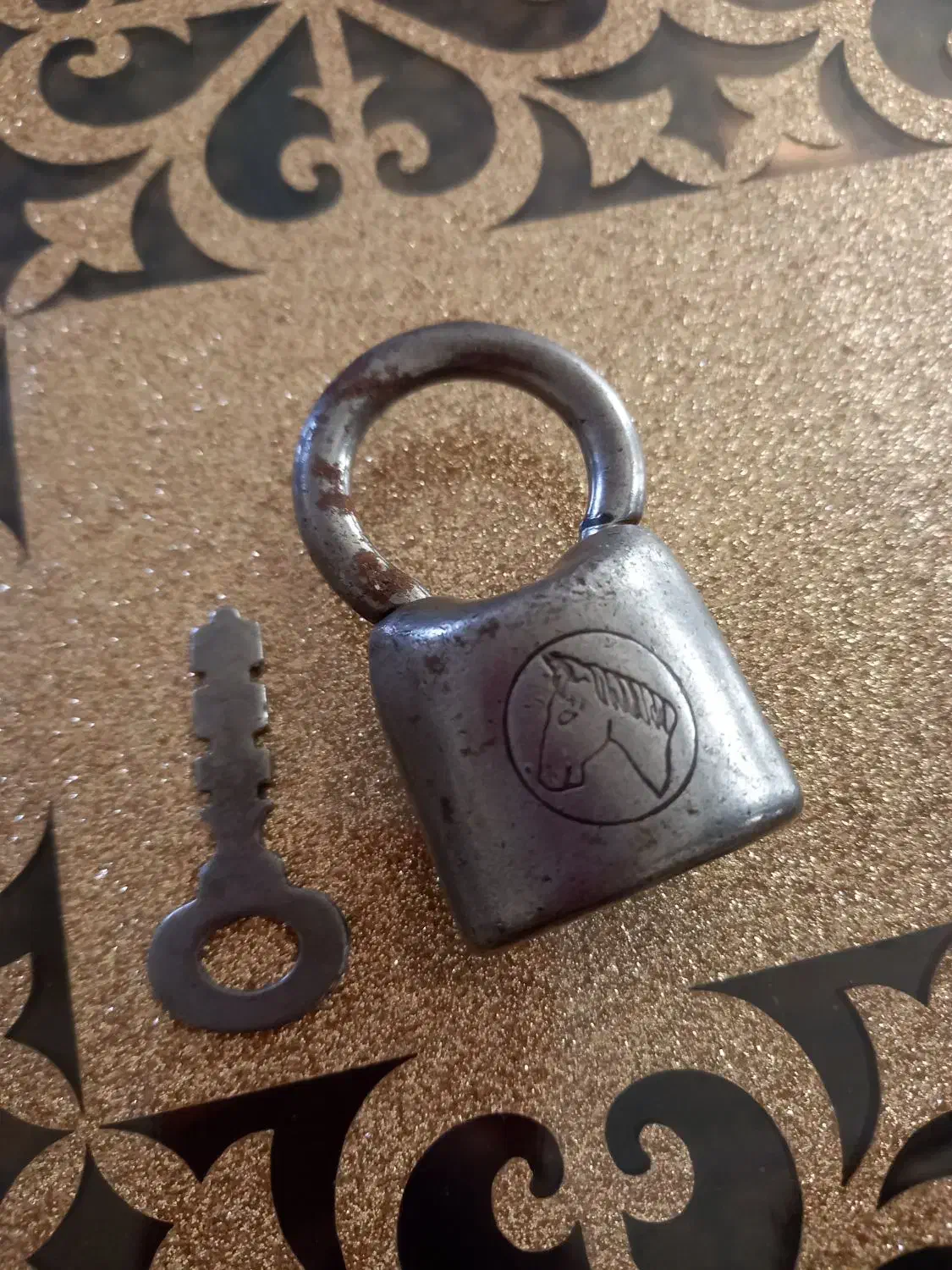 قفل قدیمی مال ۱۰۰ سال پیش|کلکسیون اشیاء عتیقه|نهاوند, |دیوار