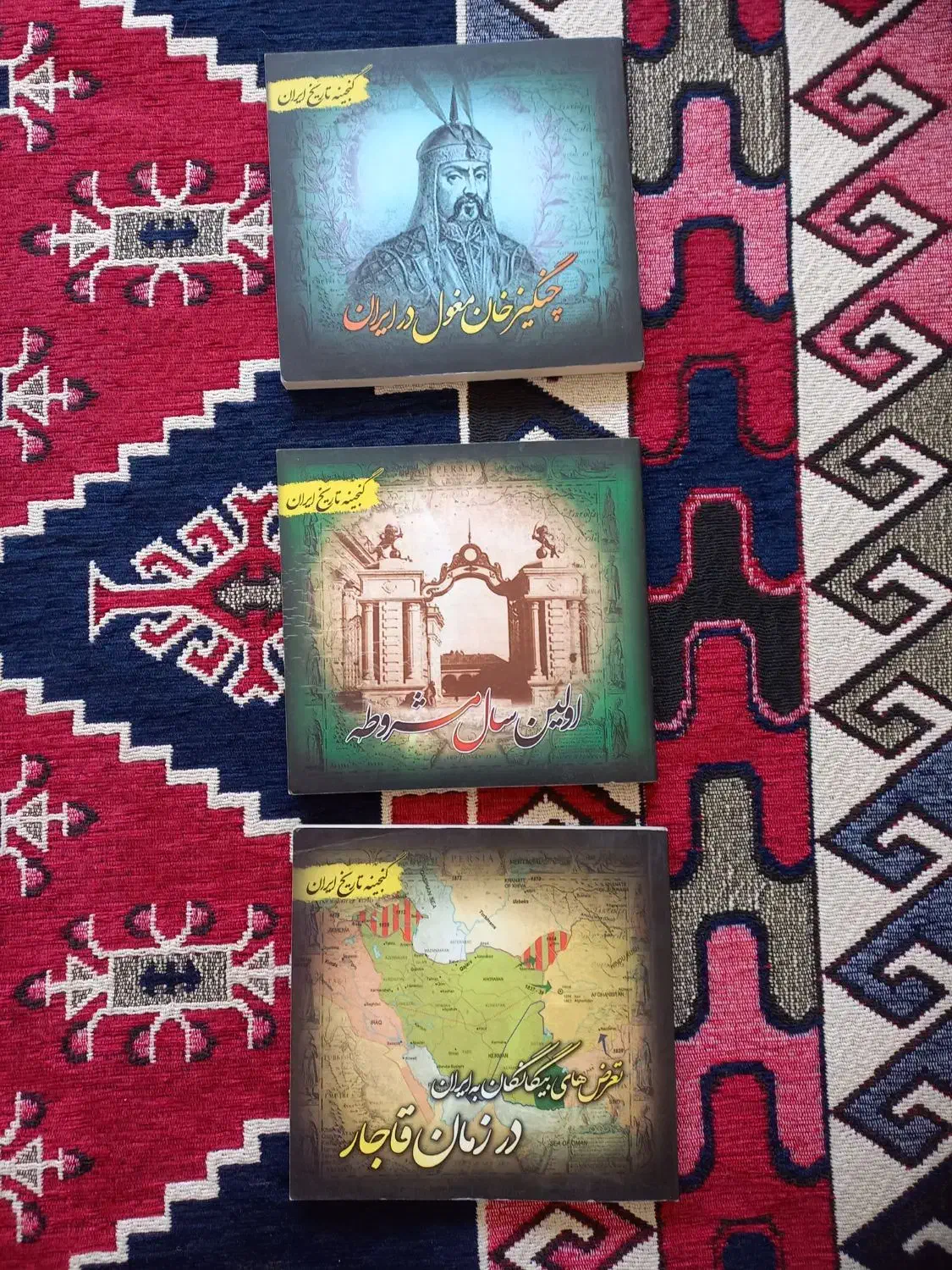 ۱۱ جلد کتاب|کتاب و مجله ادبی|اصفهان, کوی شهید کشوری|دیوار