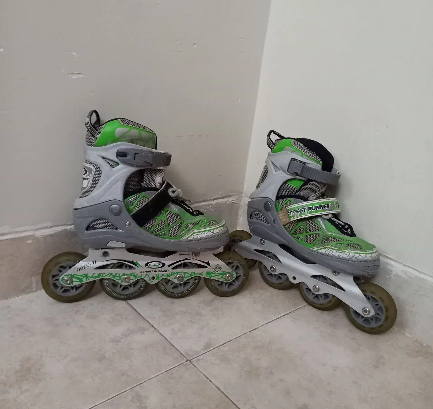 کفش اسکیت|دوچرخه، اسکیت، اسکوتر|گلبهار, شهر جدید گلبهار|دیوار