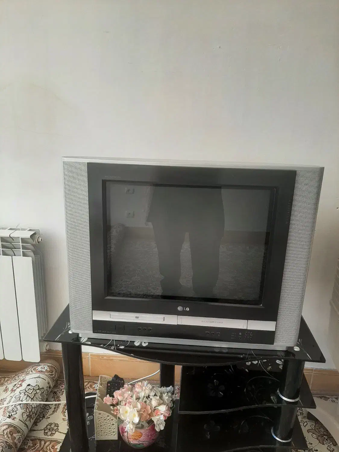 تلوزیون ۲۱ اینج ال جی همراه ویدئو و سی دی خور|تلویزیون و پروژکتور|ایلام, |دیوار