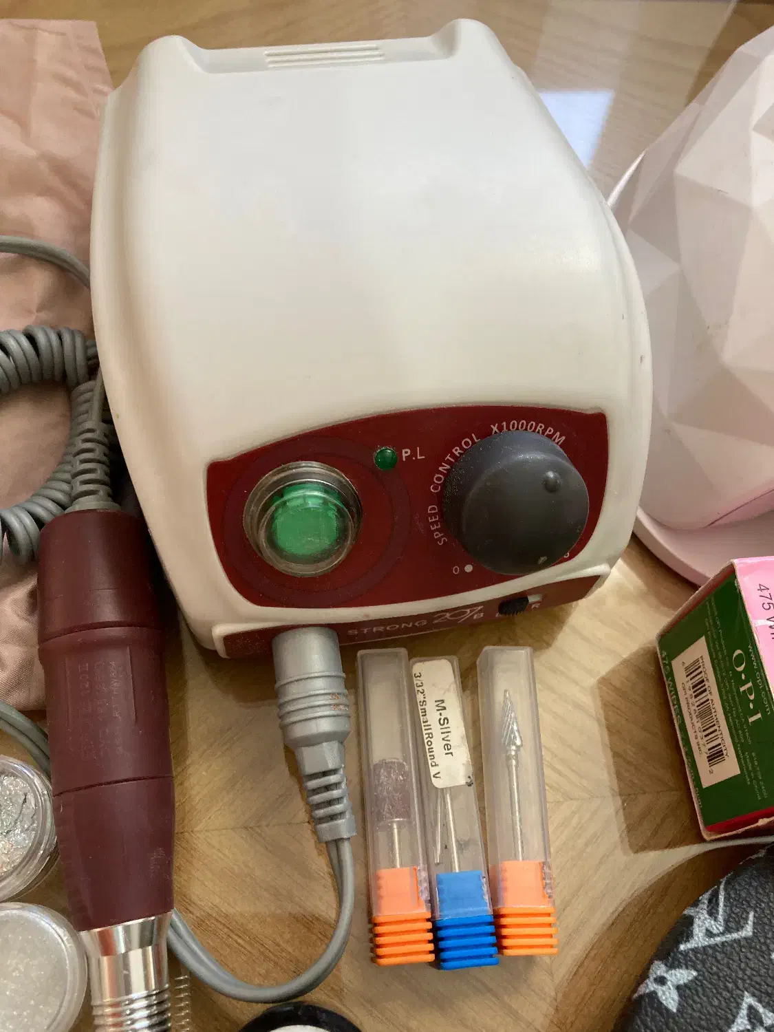 لوازم کاشت ناخن|آرایشگاه و سالنهای زیبایی|خلخال, |دیوار