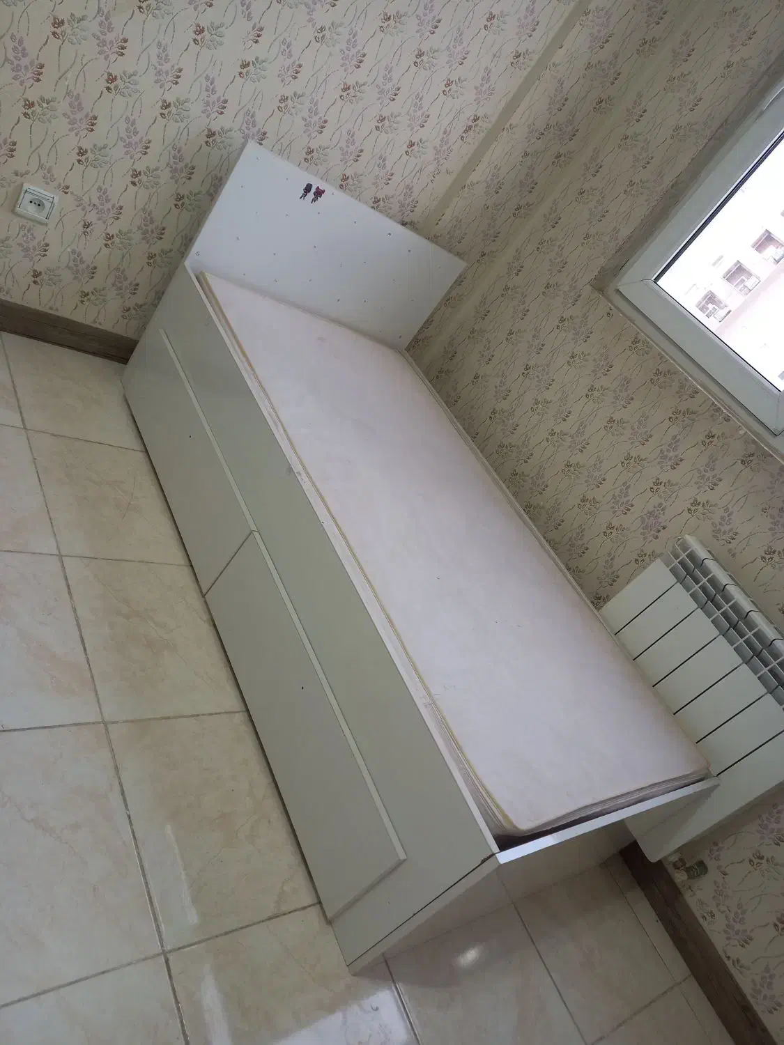 تخت خواب و دراور و آینه|تخت و سرویس خواب|کرمانشاه, |دیوار