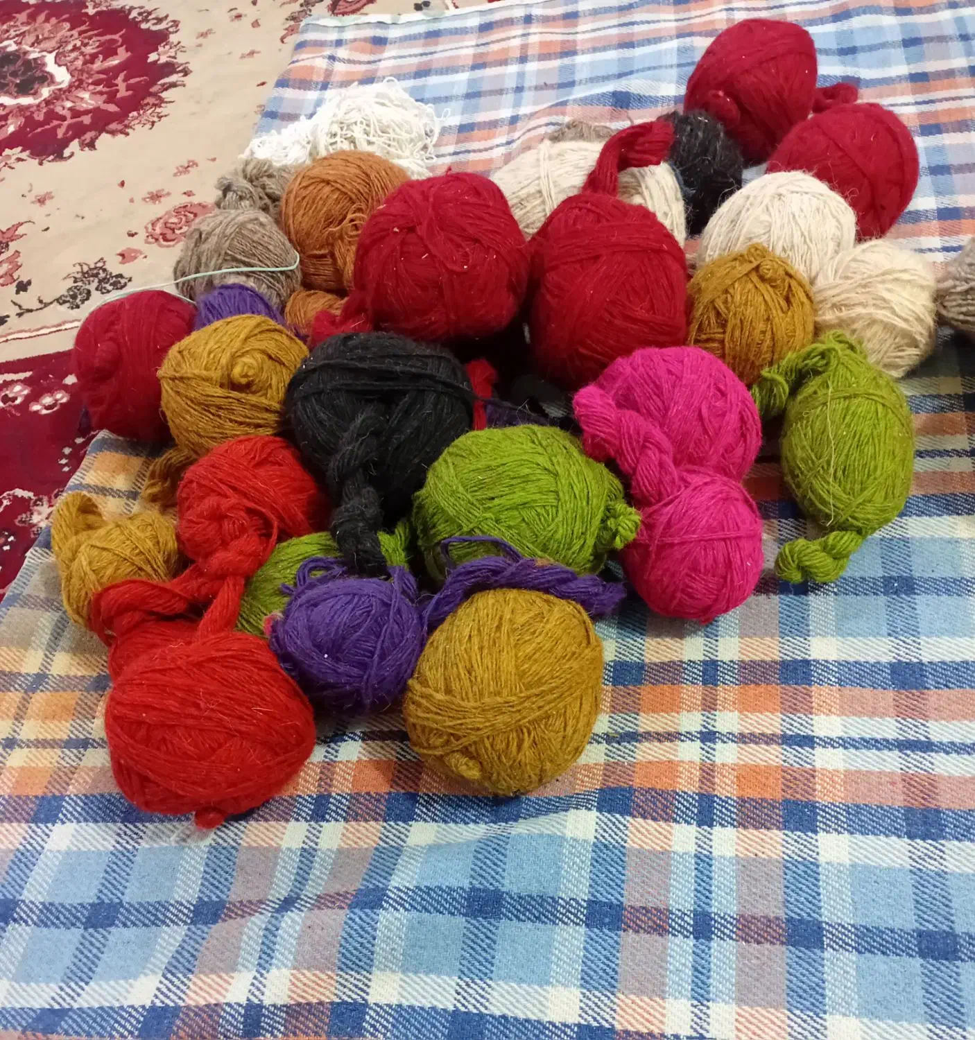 فروش مقداری نخ قالی|لوازم خیاطی و بافتنی|آبدانان, |دیوار