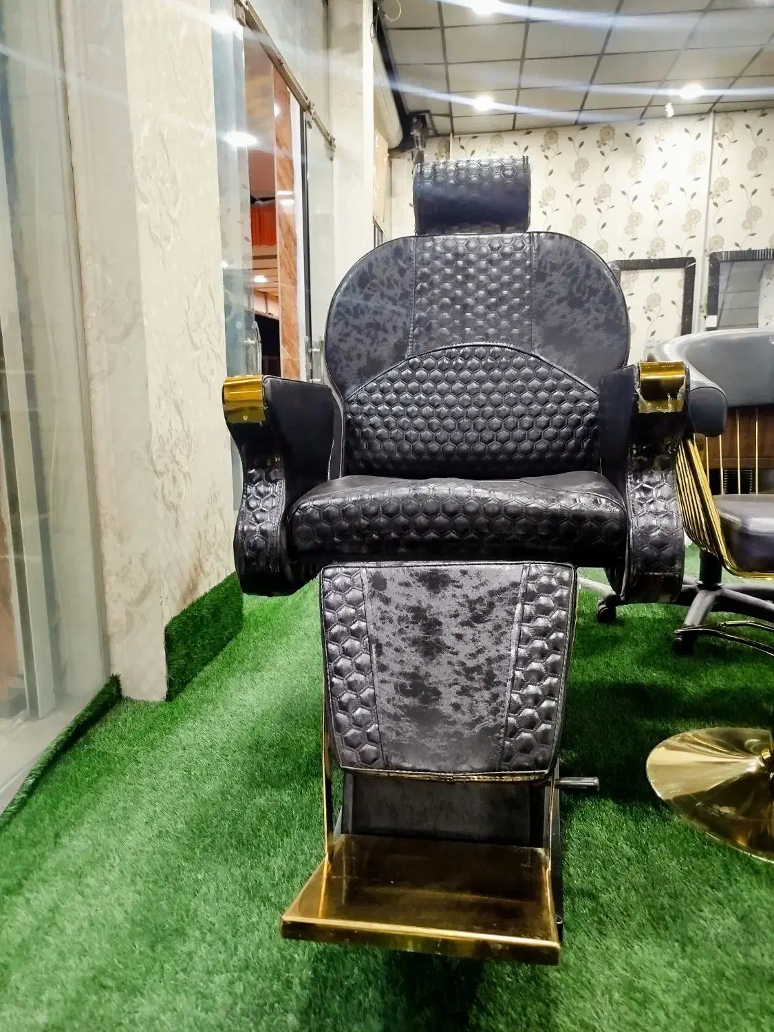 صندلی اصلاح اورانوس طلایی زرکالا|آرایشگاه و سالن‌های زیبایی|یاسوج, |دیوار