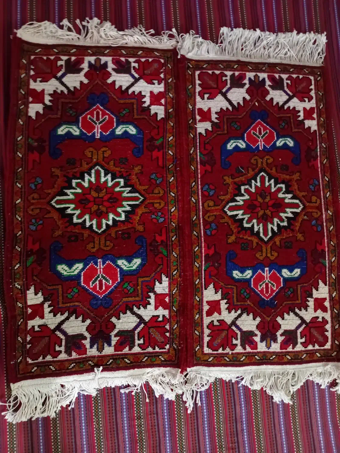 ۲ عدد فرش ۱ متری|گلیم، جاجیم، گبه|اهر, |دیوار