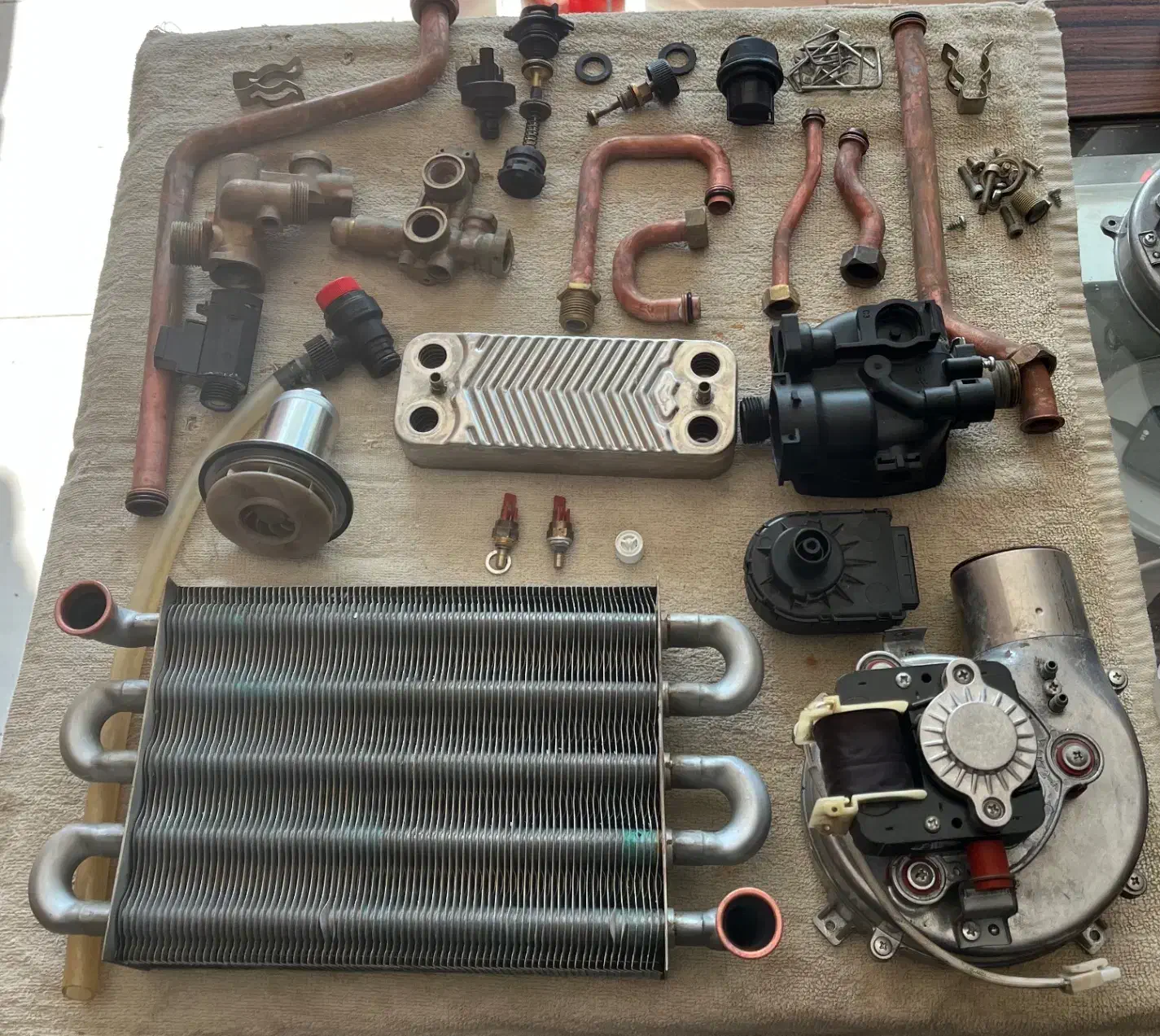 تعمیرات تخصصی پکیج دیواری و رادیاتور|خدمات پیشه و مهارت|بابلسر, |دیوار