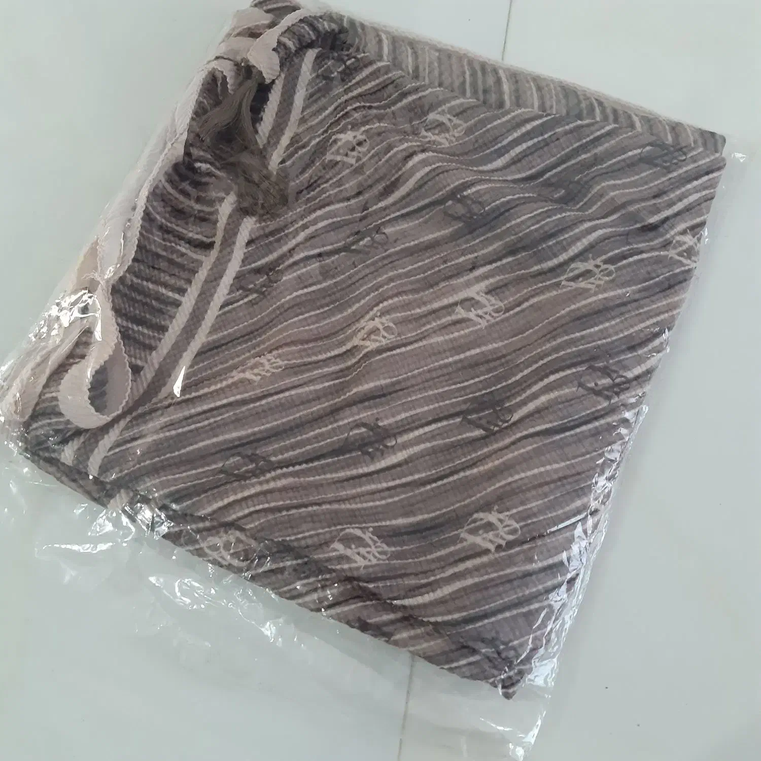 روسری|لباس|فردوس (خراسان), |دیوار