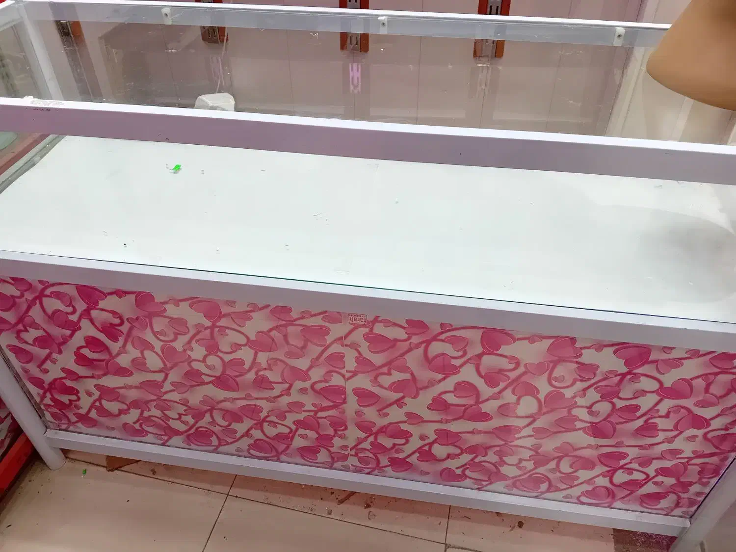 ویترین مغازه (قفسه)|فروشگاه و مغازه|نهاوند, |دیوار