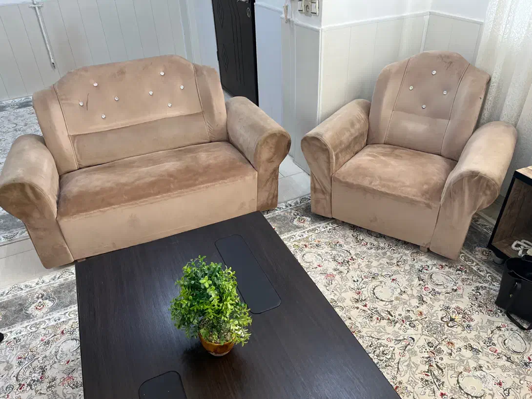 مبل|مبلمان خانگی و میز عسلی|گلوگاه, |دیوار