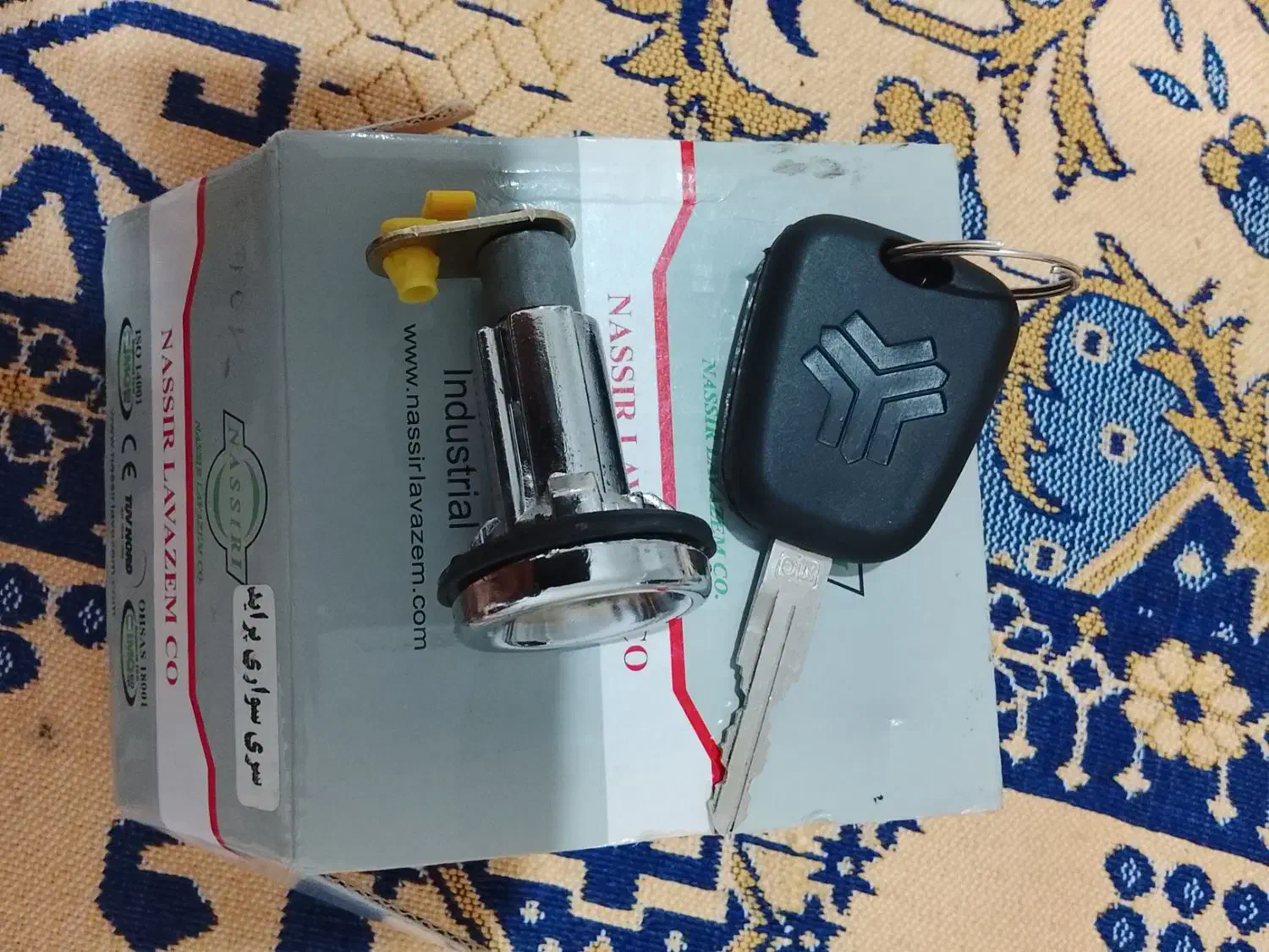 سوییچ درب صندوق|قطعات یدکی و لوازم جانبی|خرم‌آباد, |دیوار