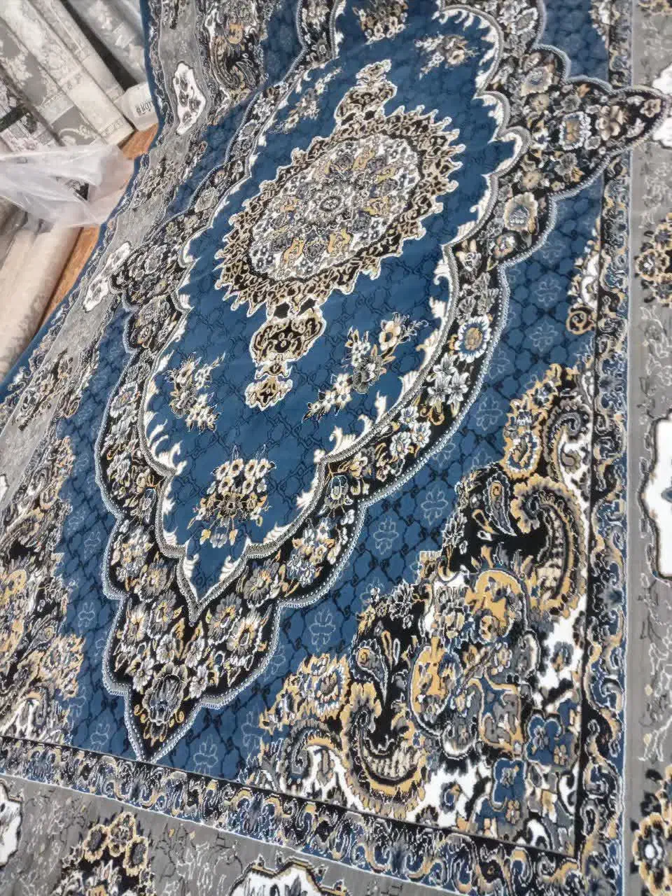 یک تخته فرش 15 متری 3در5 نو|فرش|قم, قلعه کامکار|دیوار