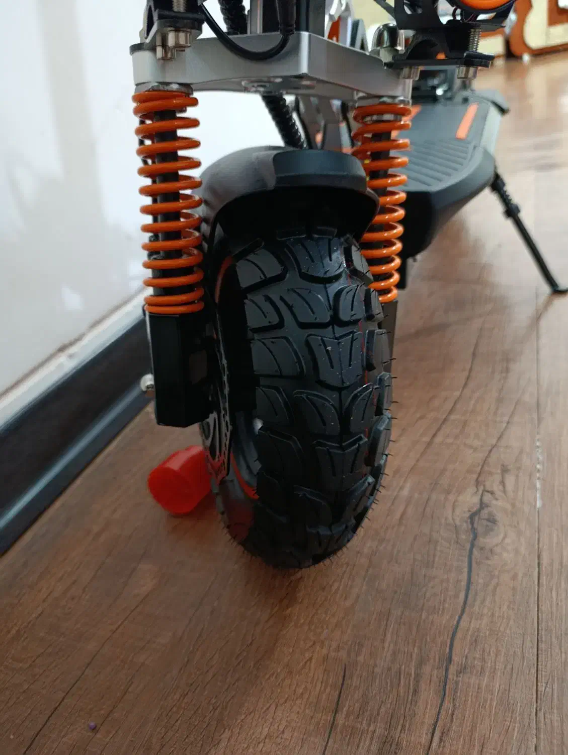 اسکوتر|موتورسیکلت|نی‌ریز, |دیوار