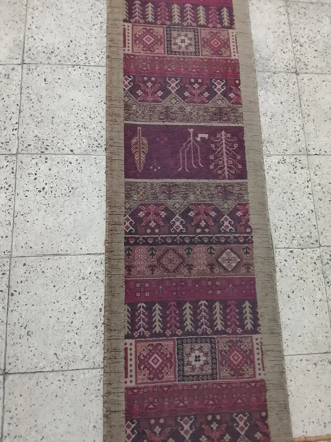 فرش کناری|فرش|کرج, برغان|دیوار