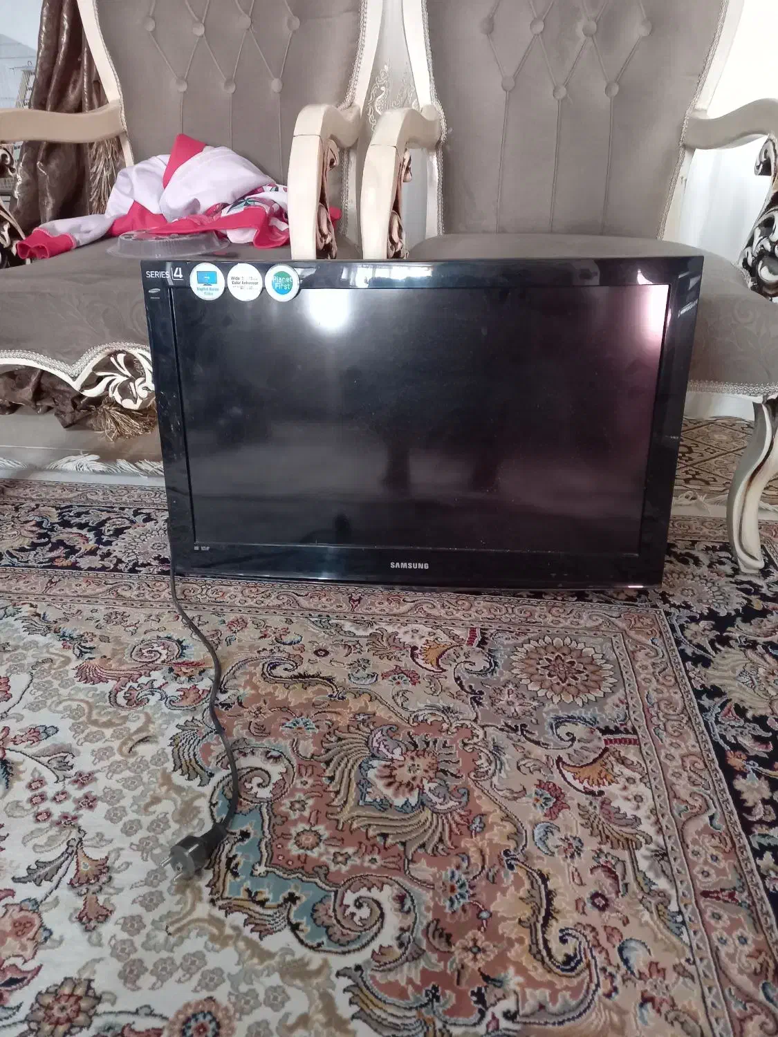 تلویزیون با پنل نیمه سوخته|تلویزیون و پروژکتور|آستانه اشرفیه, |دیوار