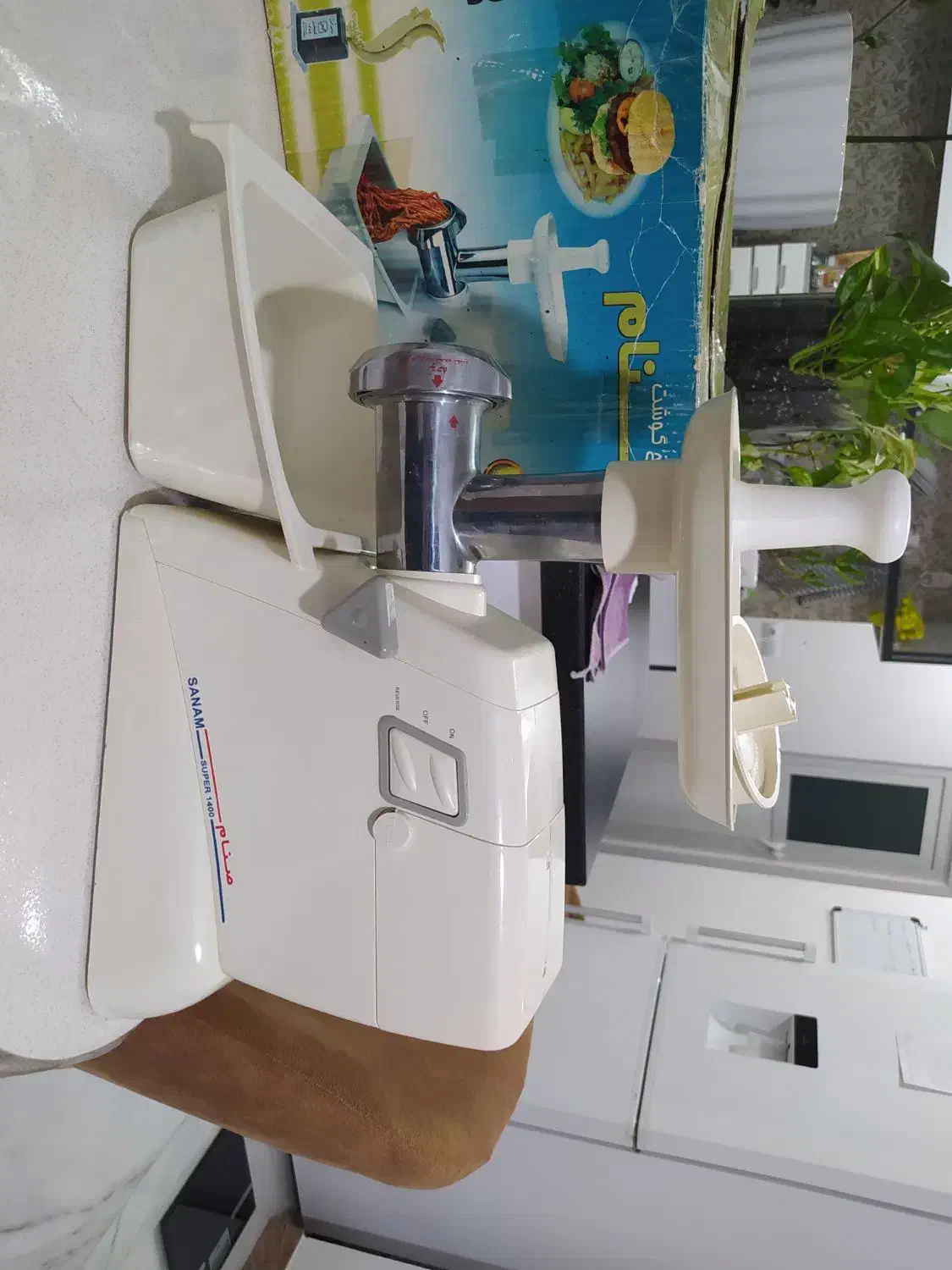 چرخ گوشت|خردکن، آسیاب، غذاساز|لاهیجان, انقلاب|دیوار