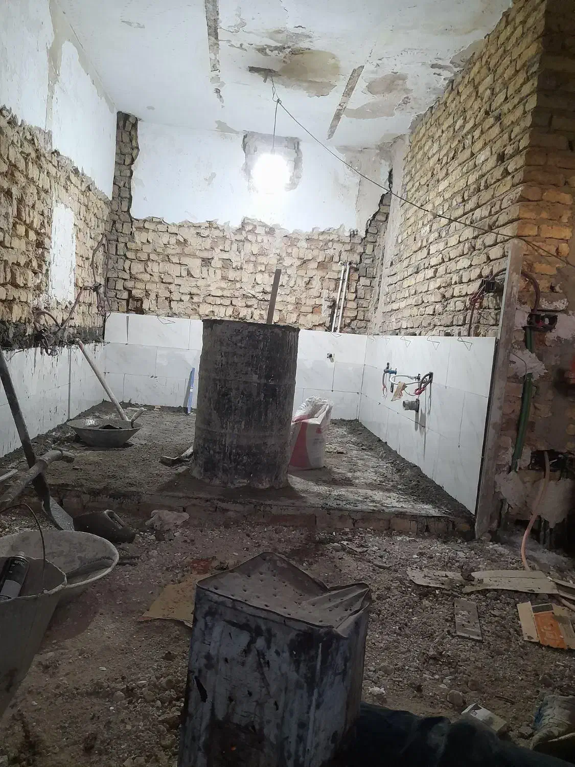 بازسازی و تخریب وشیب بندی پشت بام سرویسهای|خدمات پیشه و مهارت|گلستان (تهران), |دیوار