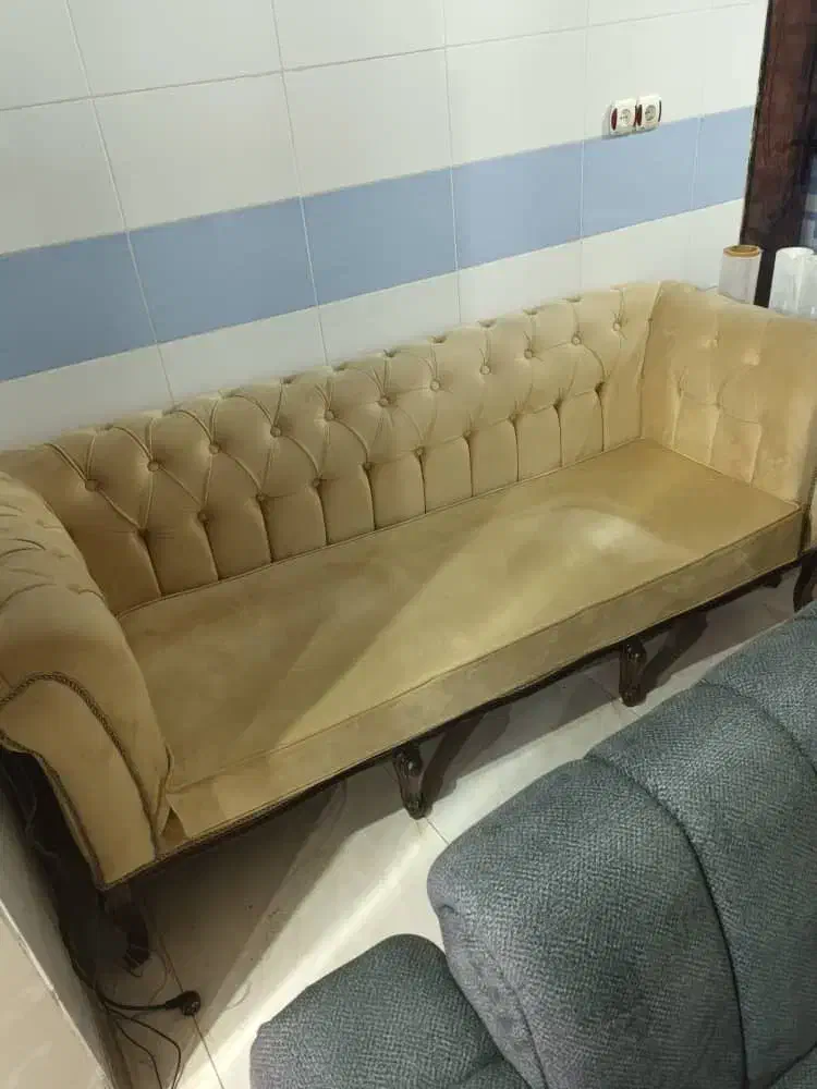 مبل فرانسه نخودی و میز ناهار خوری|مبلمان خانگی و میز عسلی|رشت, کوی حسینی|دیوار