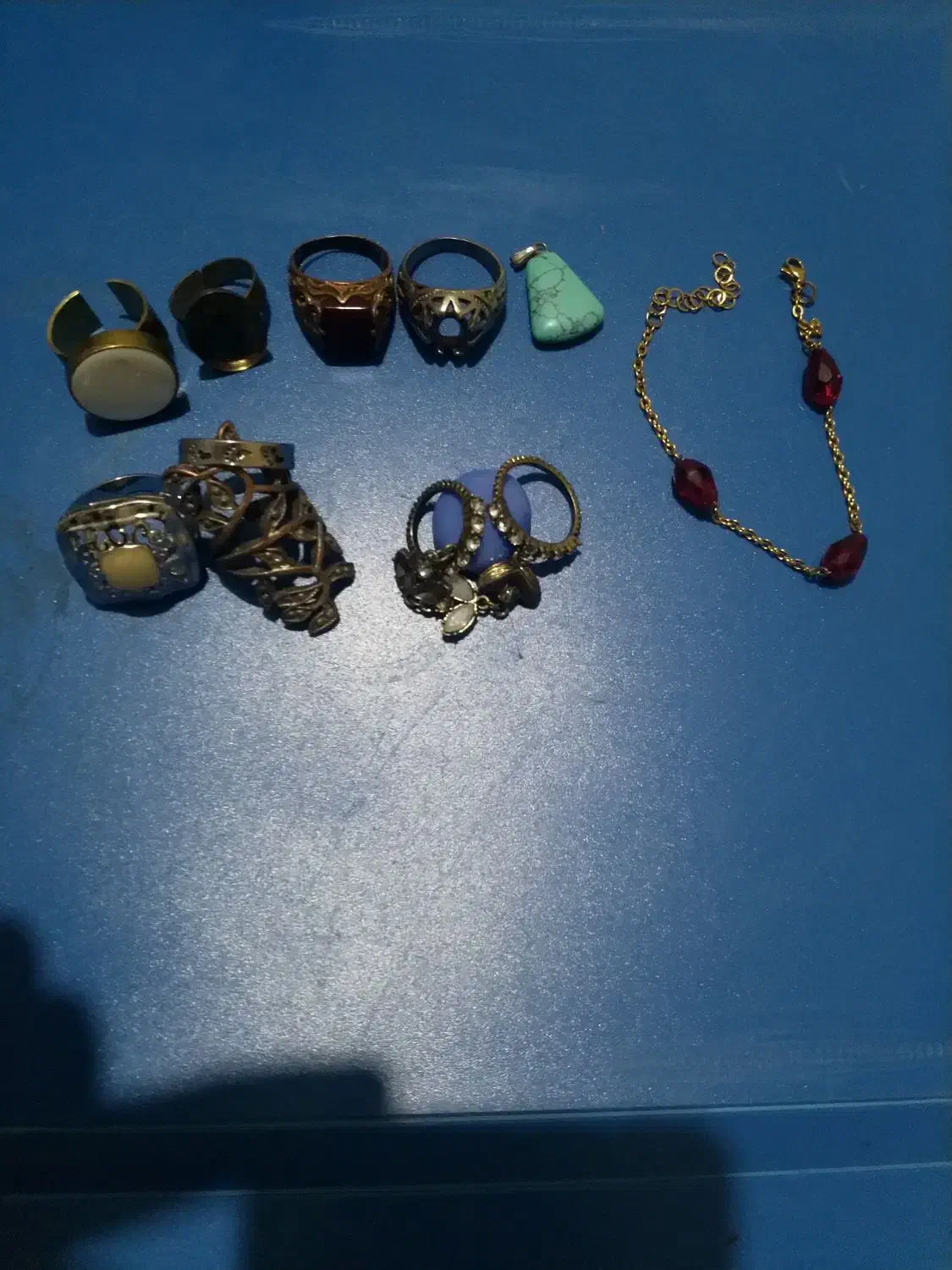 زیورآلات متنوع|جواهرات|اندیشه, اندیشه فاز ۱|دیوار