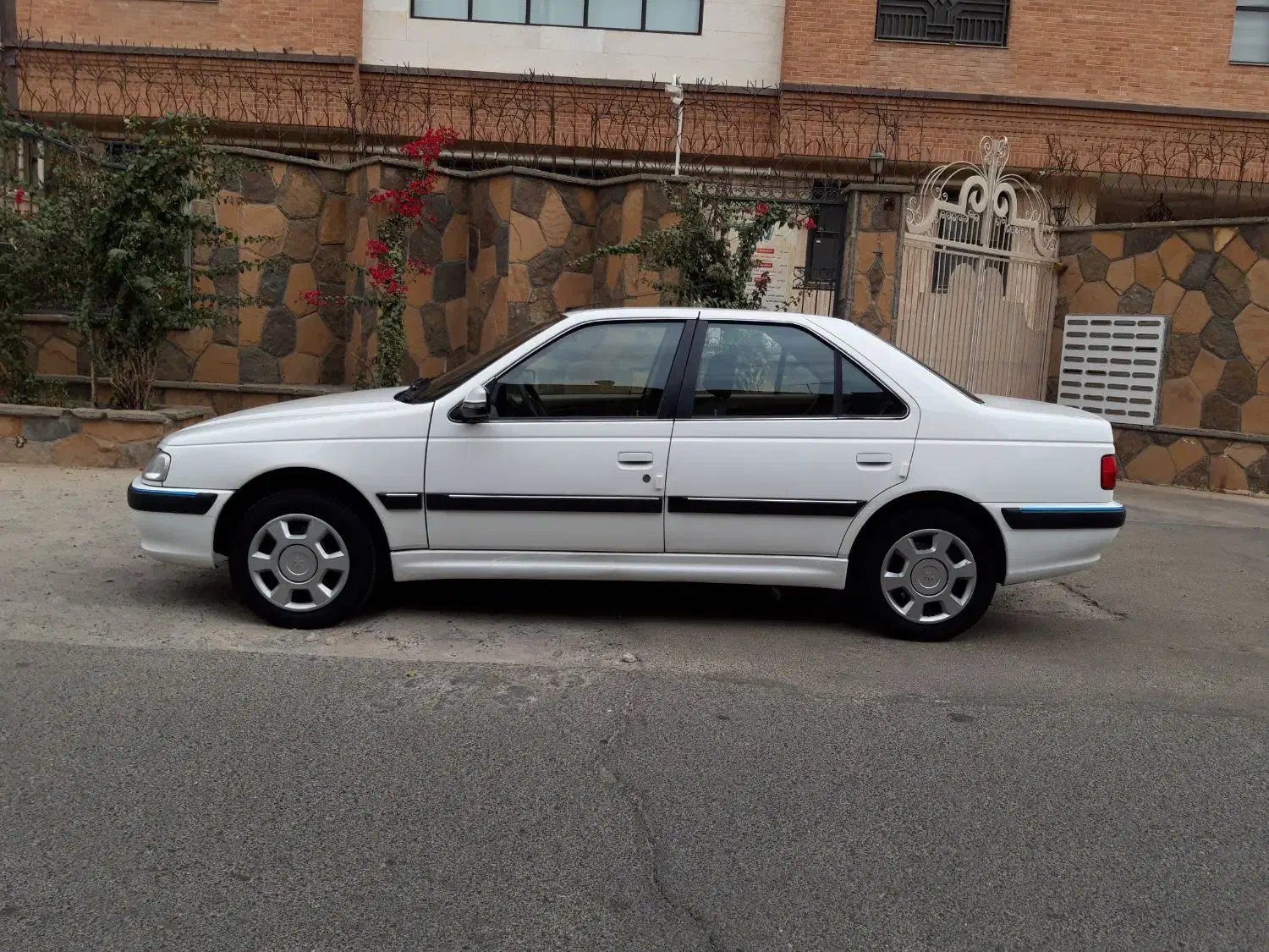 پژو پارس سال سفارشی ۱۴۰۲ به روییت صفر سیمی|خودرو سواری و وانت|قم, چهل درخت|دیوار