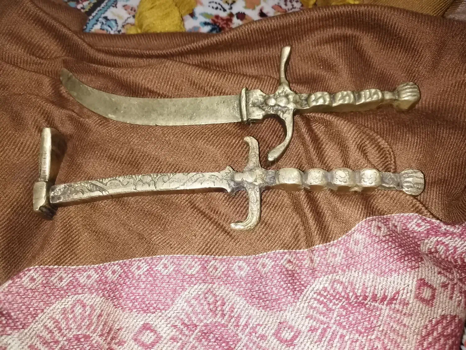 برنز کلکسیونی|کلکسیون اشیاء عتیقه|شیراز, کوشک میدان|دیوار