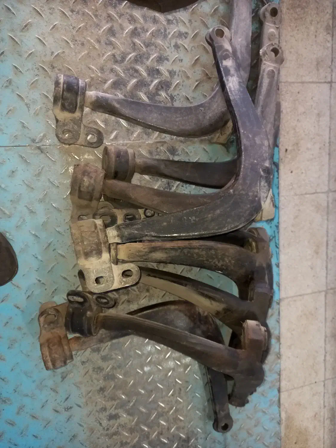 رام زانتیا|قطعات یدکی و لوازم جانبی|اصفهان, بابوکان جنوبی|دیوار