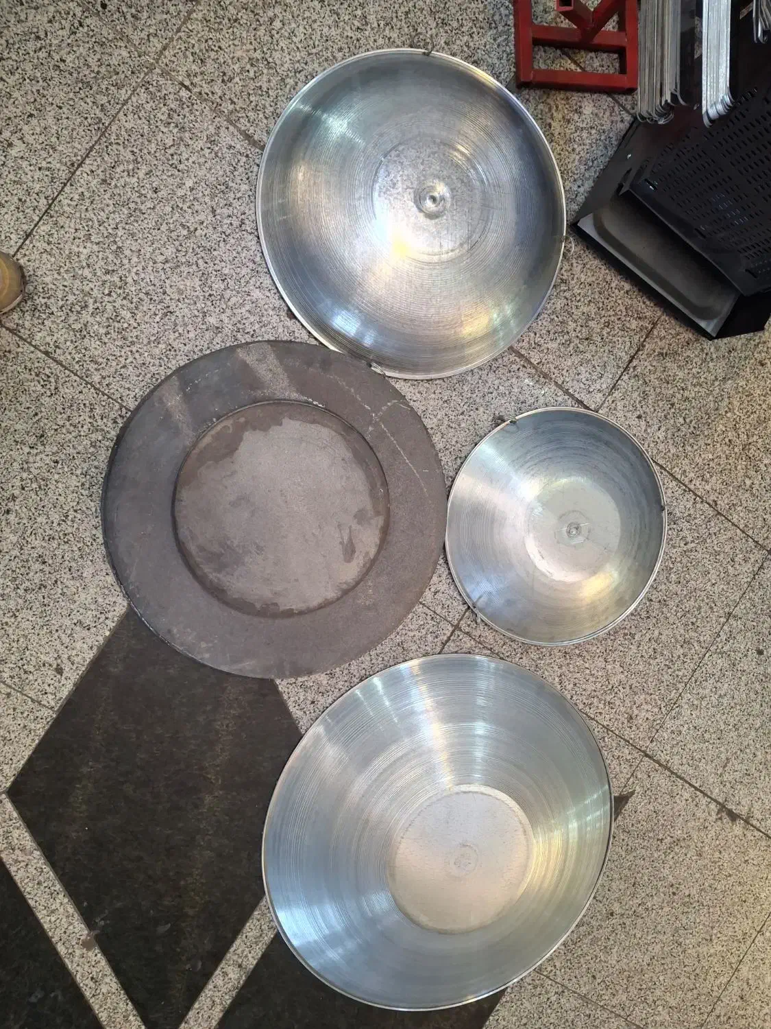 ساج آهنی ضد زنگ و ساج چدنی چند سایز|اجاق گاز و لوازم برقی پختوپز|تبریز, |دیوار