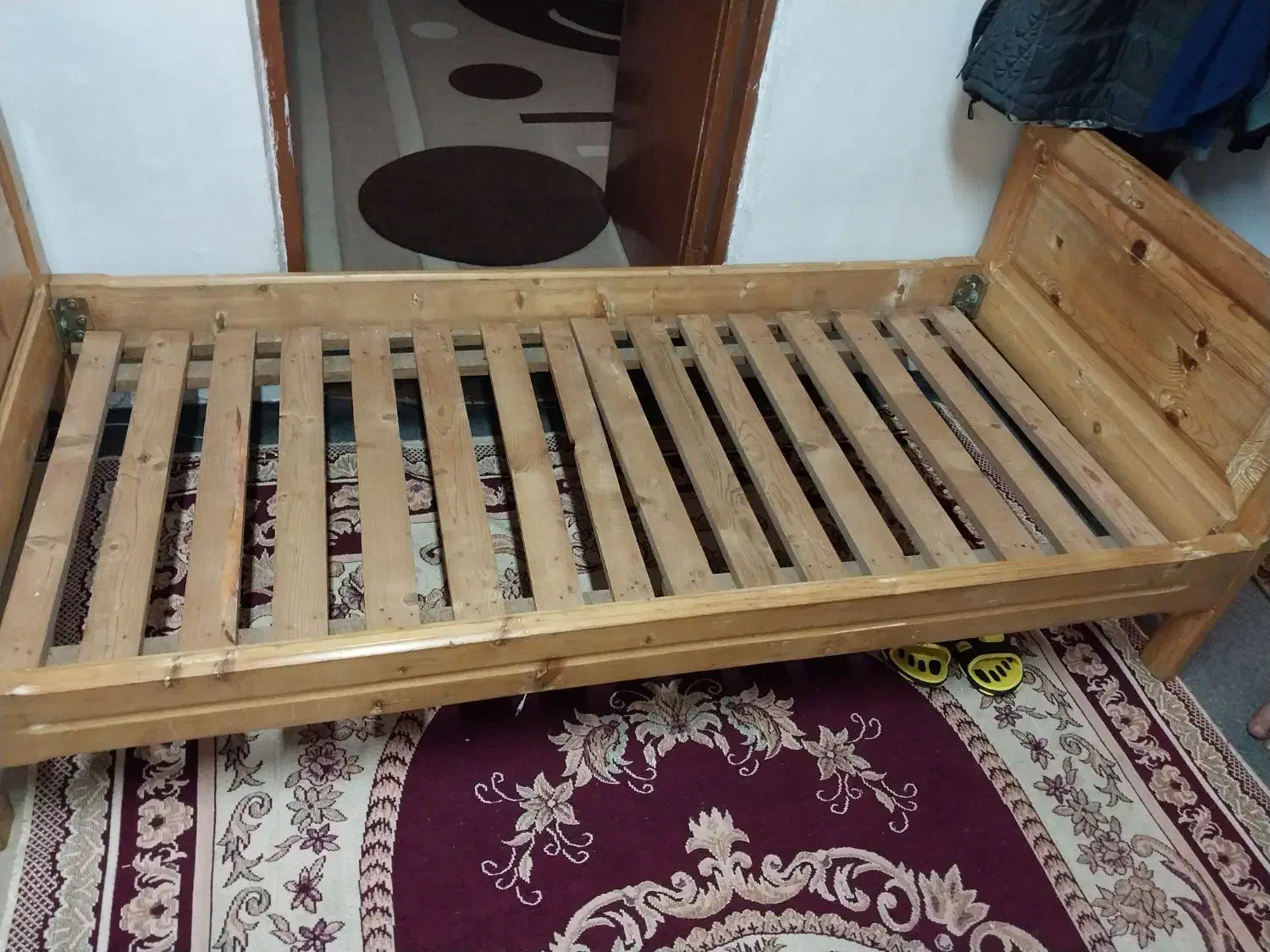 تخت چوبی یکنفره|تخت و صندلی بچه|رشت, دیانتی|دیوار