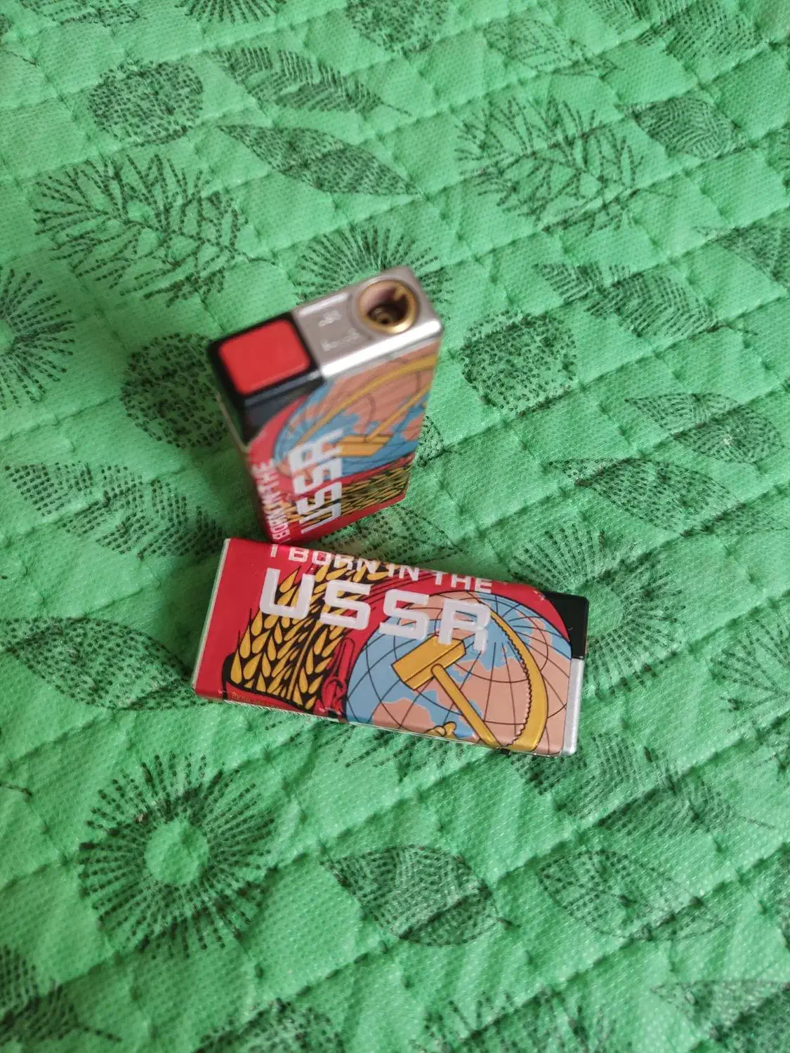 فندک اتمی|کلکسیون اشیاء عتیقه|گلبهار, شهر جدید گلبهار|دیوار