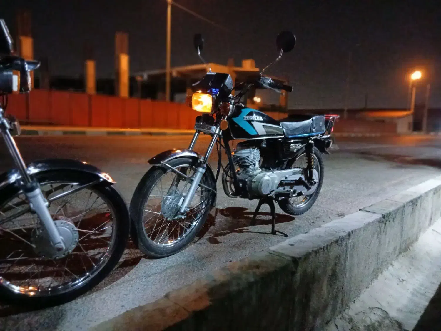 هوندا ۱۲۵ سپند وحشی تمیز|موتورسیکلت|اندیشه, اندیشه فاز ۶|دیوار