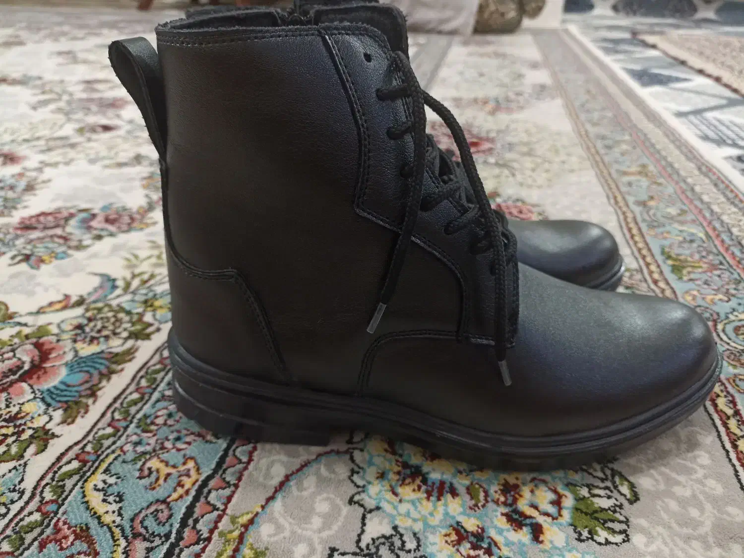 نیم بوت مشکی|کیف، کفش، کمربند|بیستون, |دیوار