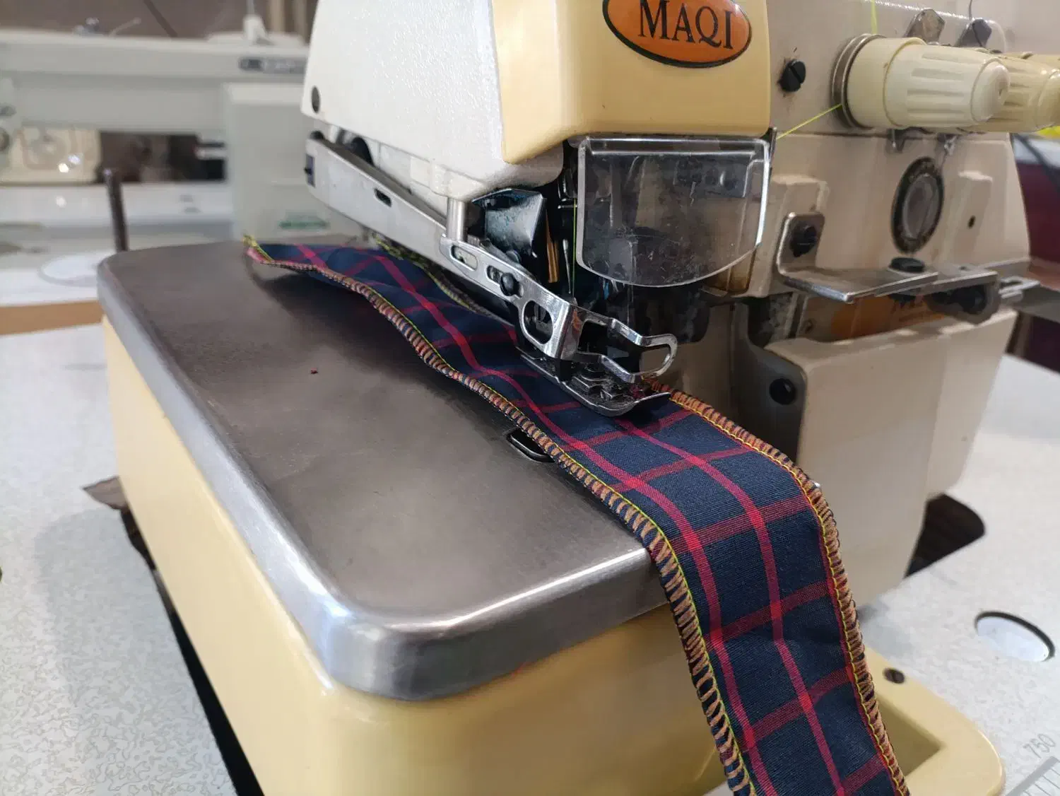 سردوز خیاطی ۳نخ دینام بزرگ وسالم|چرخ خیاطی و ریسندگی|همدان, |دیوار