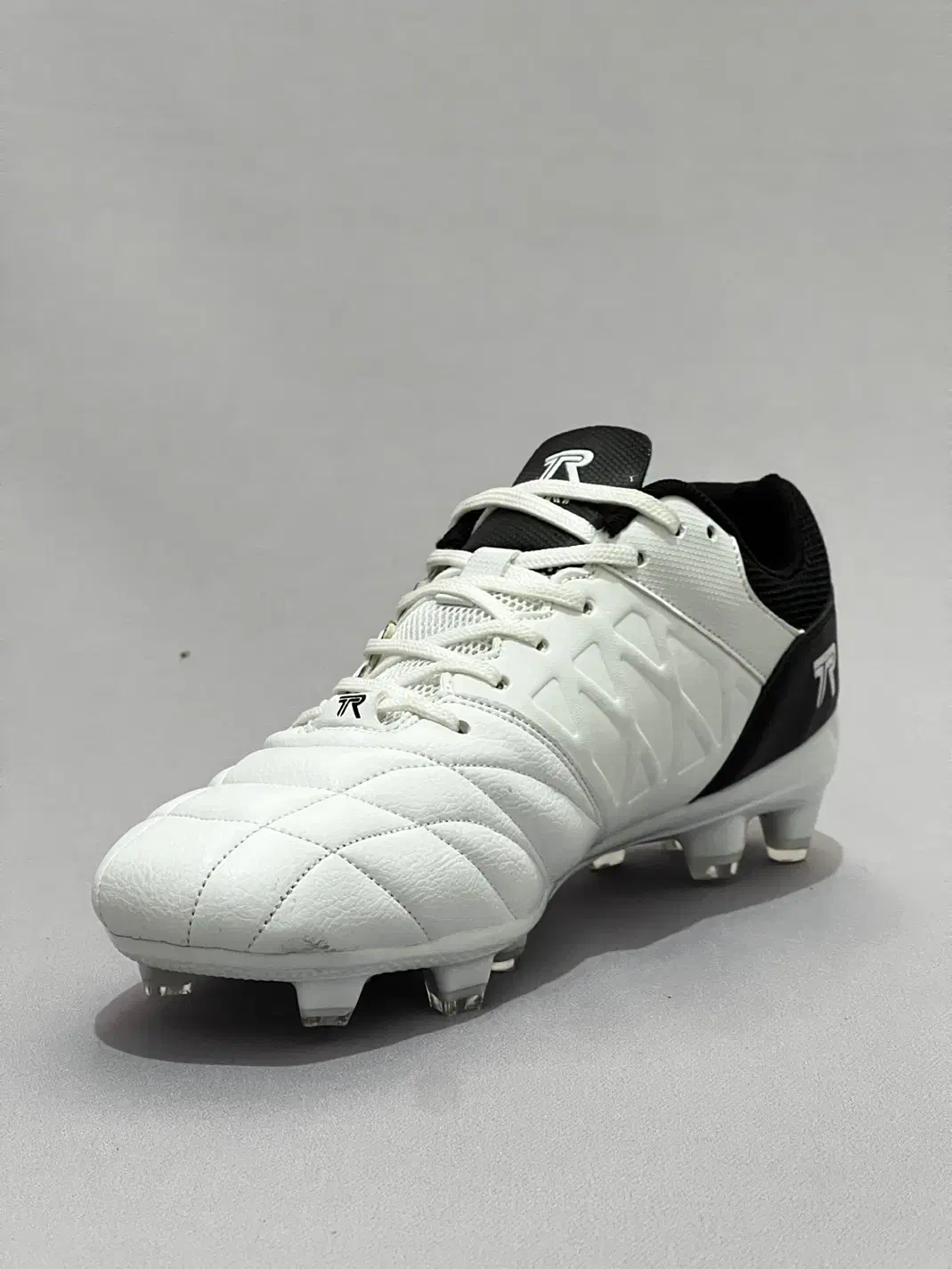 کفش کتونی کتانی فوتبال فوتبالی چمن چمنی خارجی|کیف، کفش، کمربند|قم, نیروگاه|دیوار