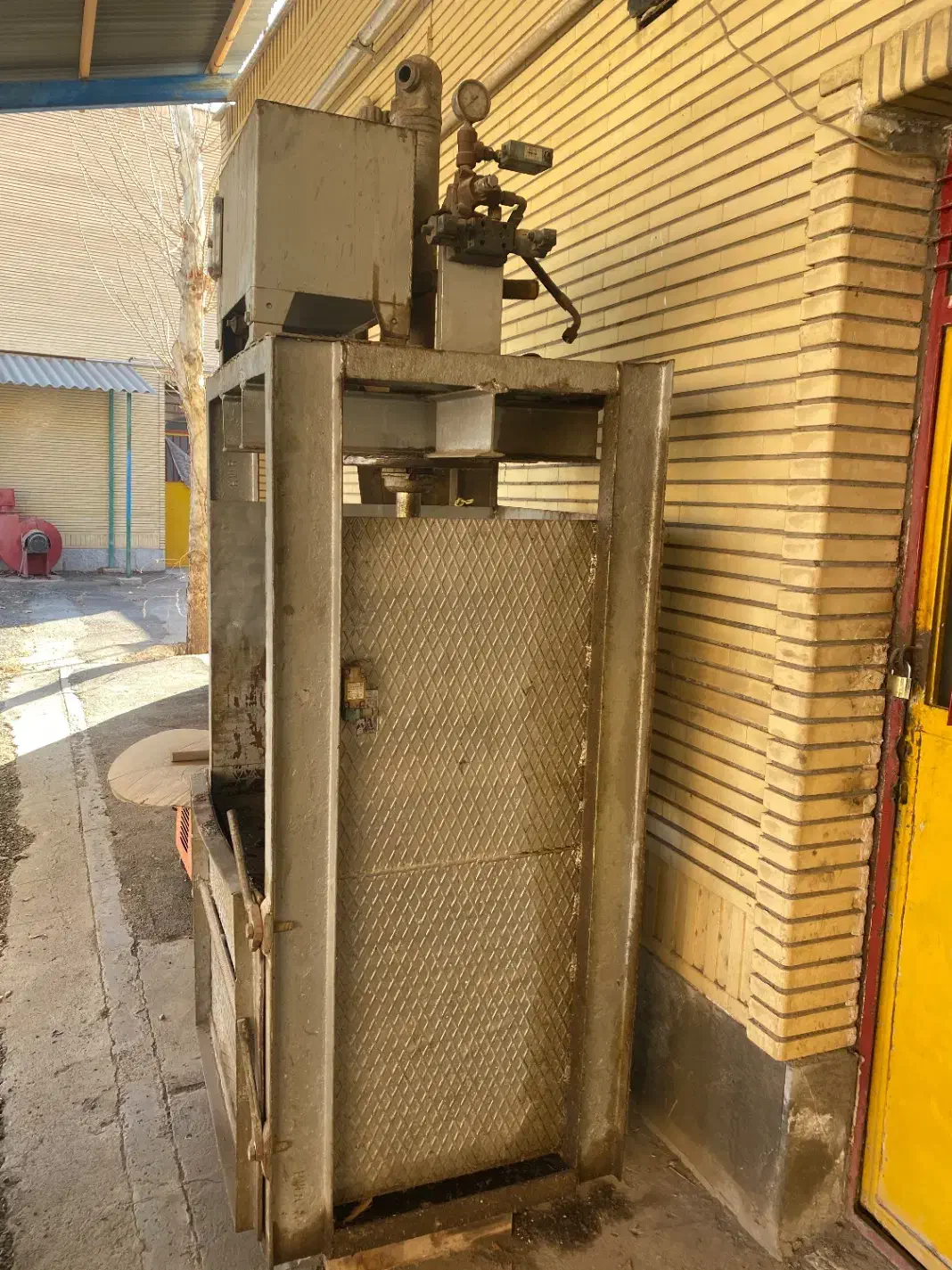 دستگاه پرس ضایعات کاغذ|ماشین‌آلات صنعتی|ایواوغلی, |دیوار