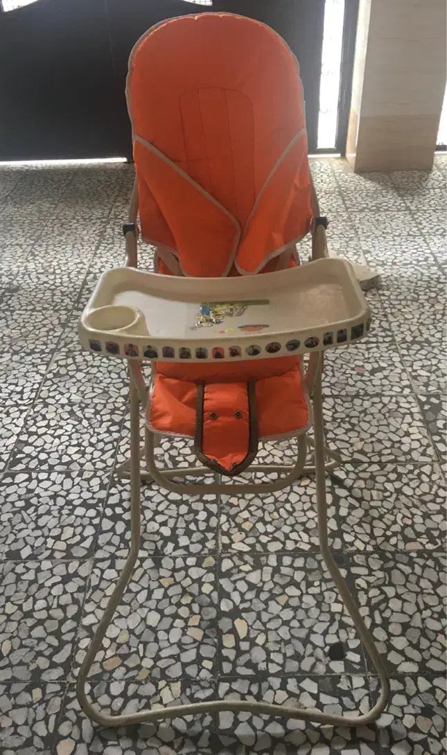 صندلی غذای کودک|میز و صندلی غذاخوری|رشت, لاکانی|دیوار