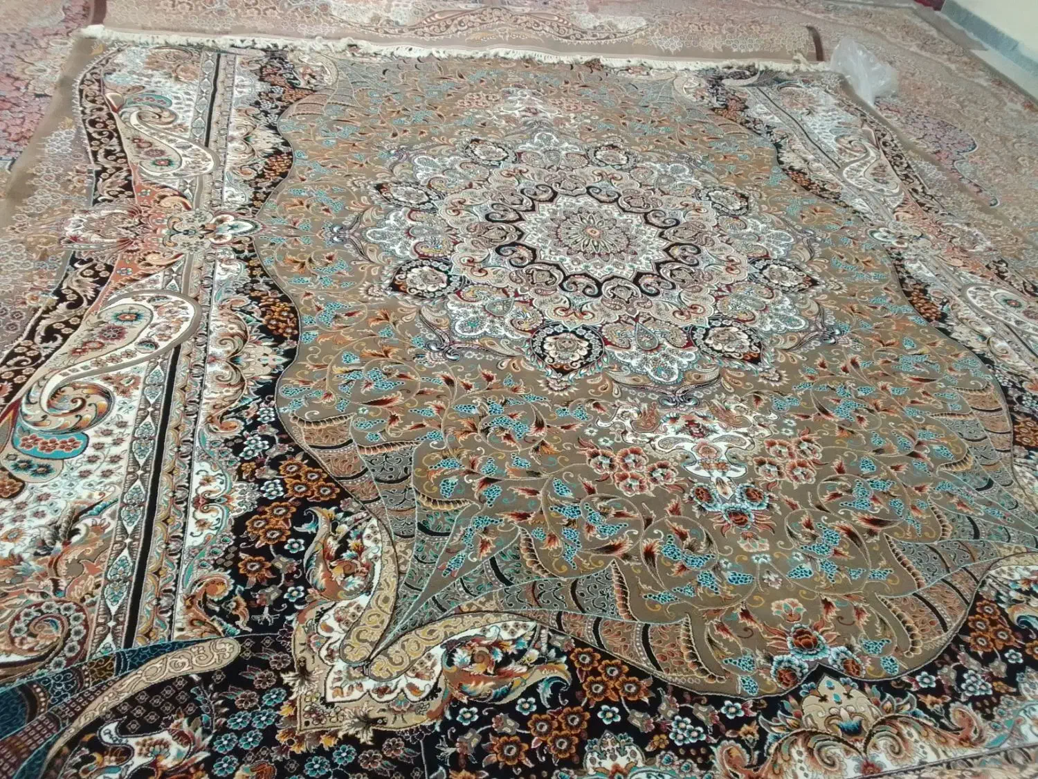 یک عدد فرش 12متری 700شانه اصل|فرش|محمدشهر, عباس آباد|دیوار