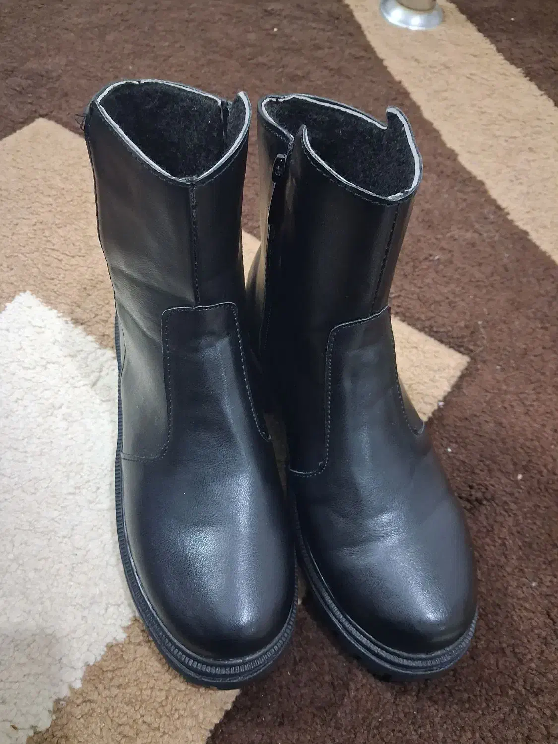 پوتین|کیف، کفش، کمربند|آبسرد, |دیوار