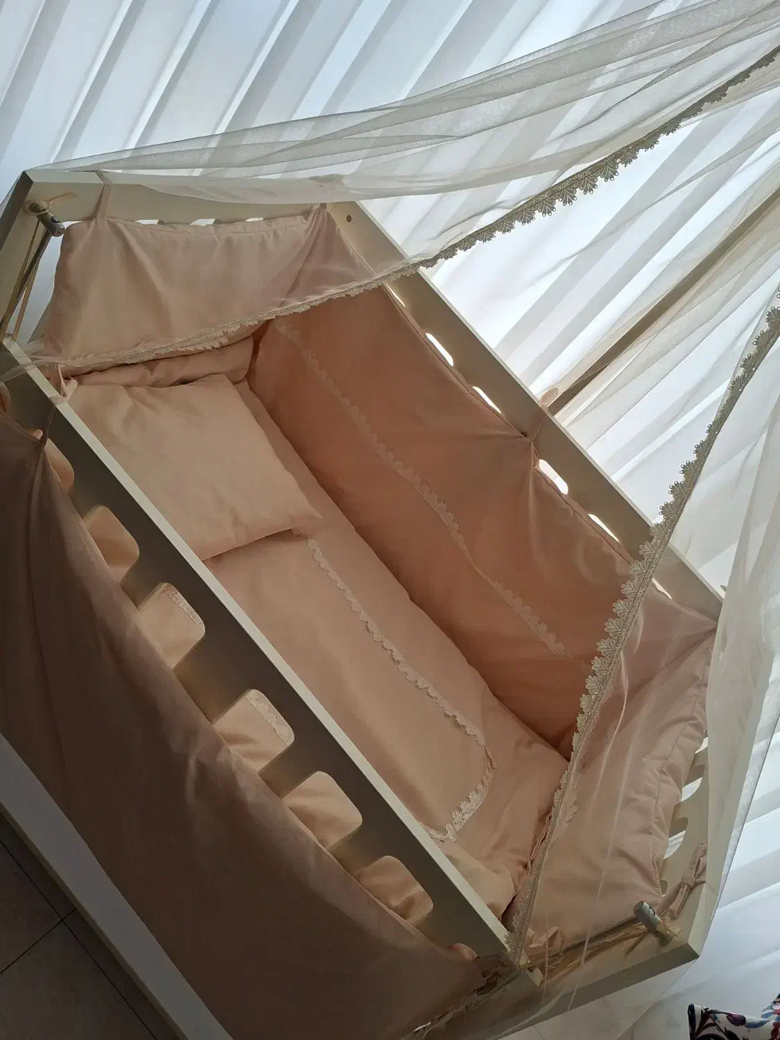 تخت کنار مادر کرم رنگ|تخت و صندلی بچه|کرج, محمد آباد|دیوار