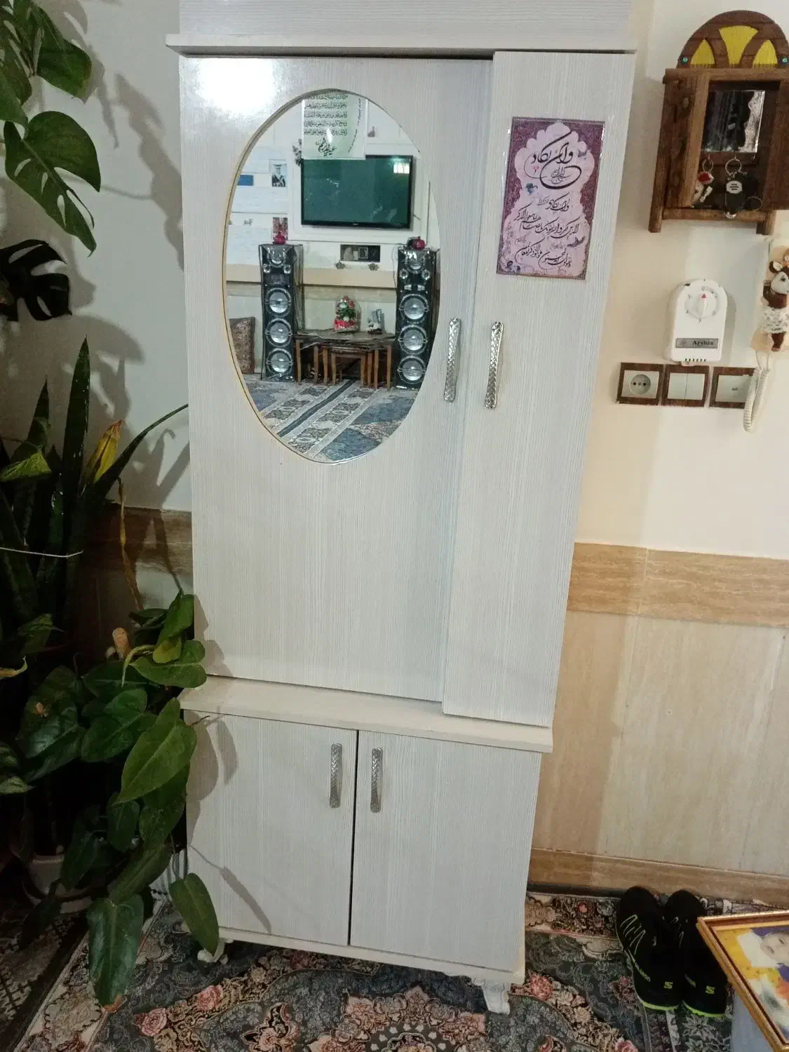 جا کفشی اینه دار سالم وبدون هیچ مشکل|جاکفشی، کمد، دراور|کاشمر, |دیوار