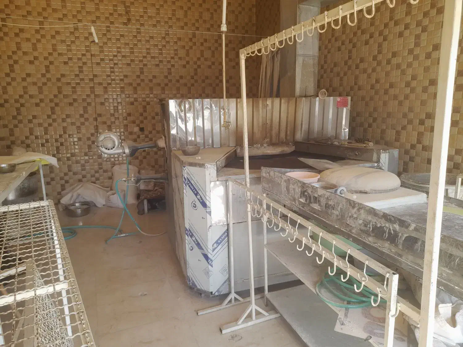 واگذاری مغازه نانوایی آزاد پز|کافی‌شاپ و رستوران|خمینی‌شهر, |دیوار