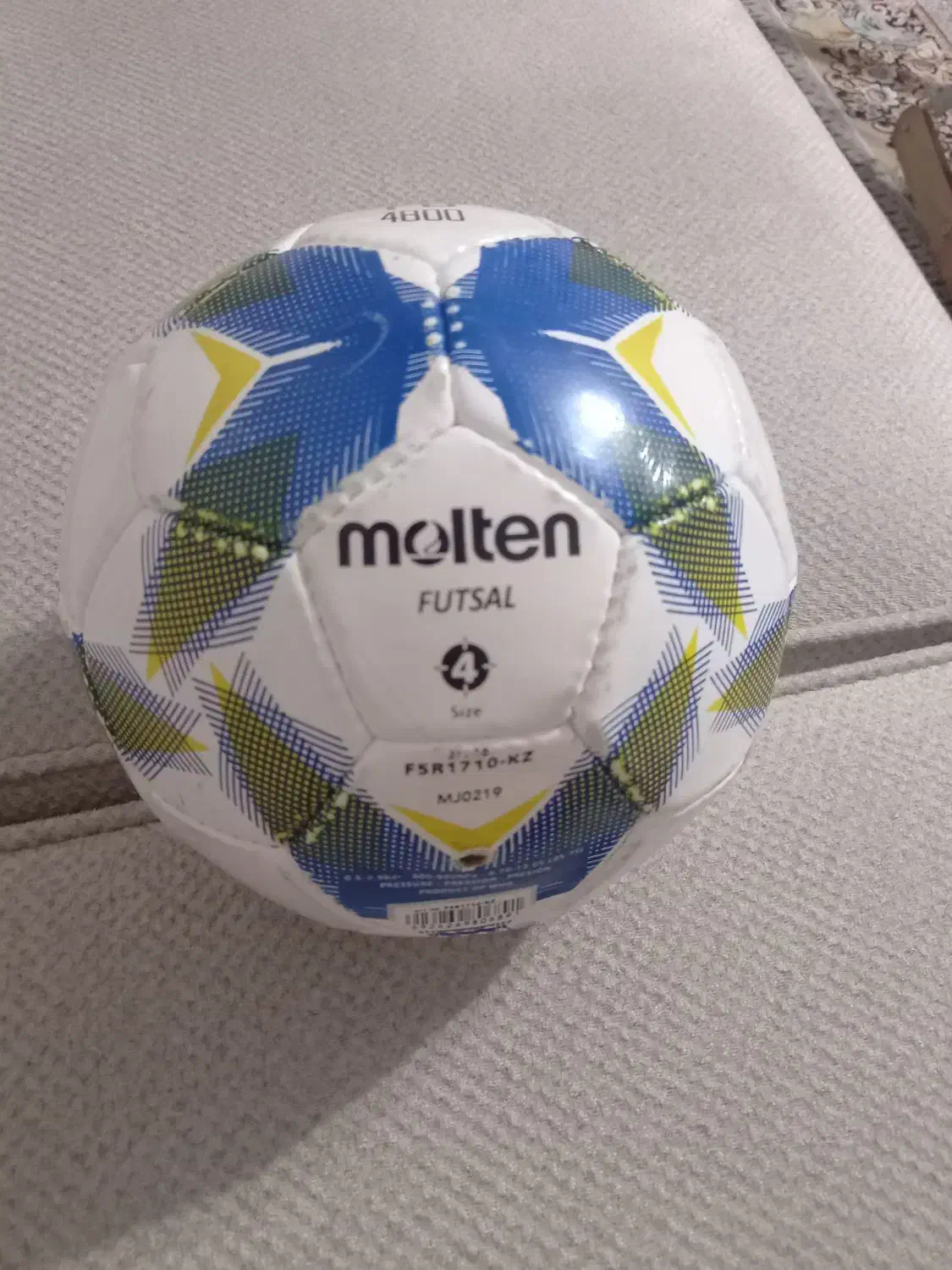 توپ فوتسال در حد نو|ورزش‌های توپی|رشت, منظریه|دیوار