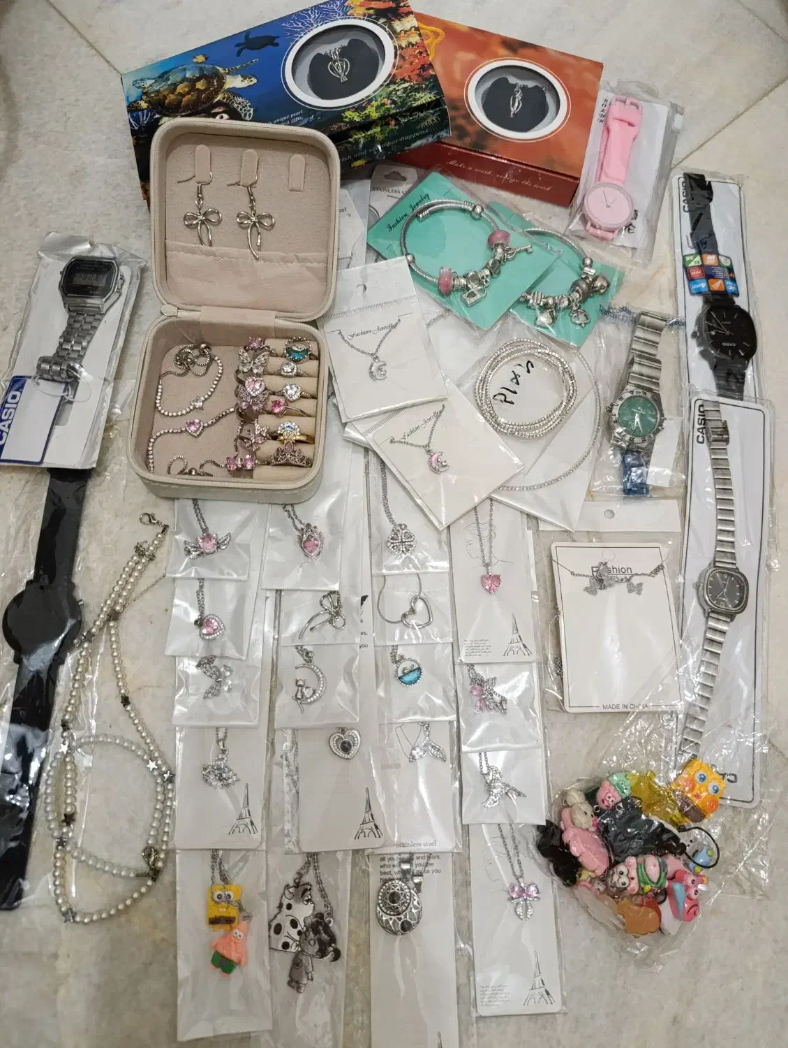 تعدادی اکسسوری و ساعت|بدلیجات|تهران, جوادیه|دیوار