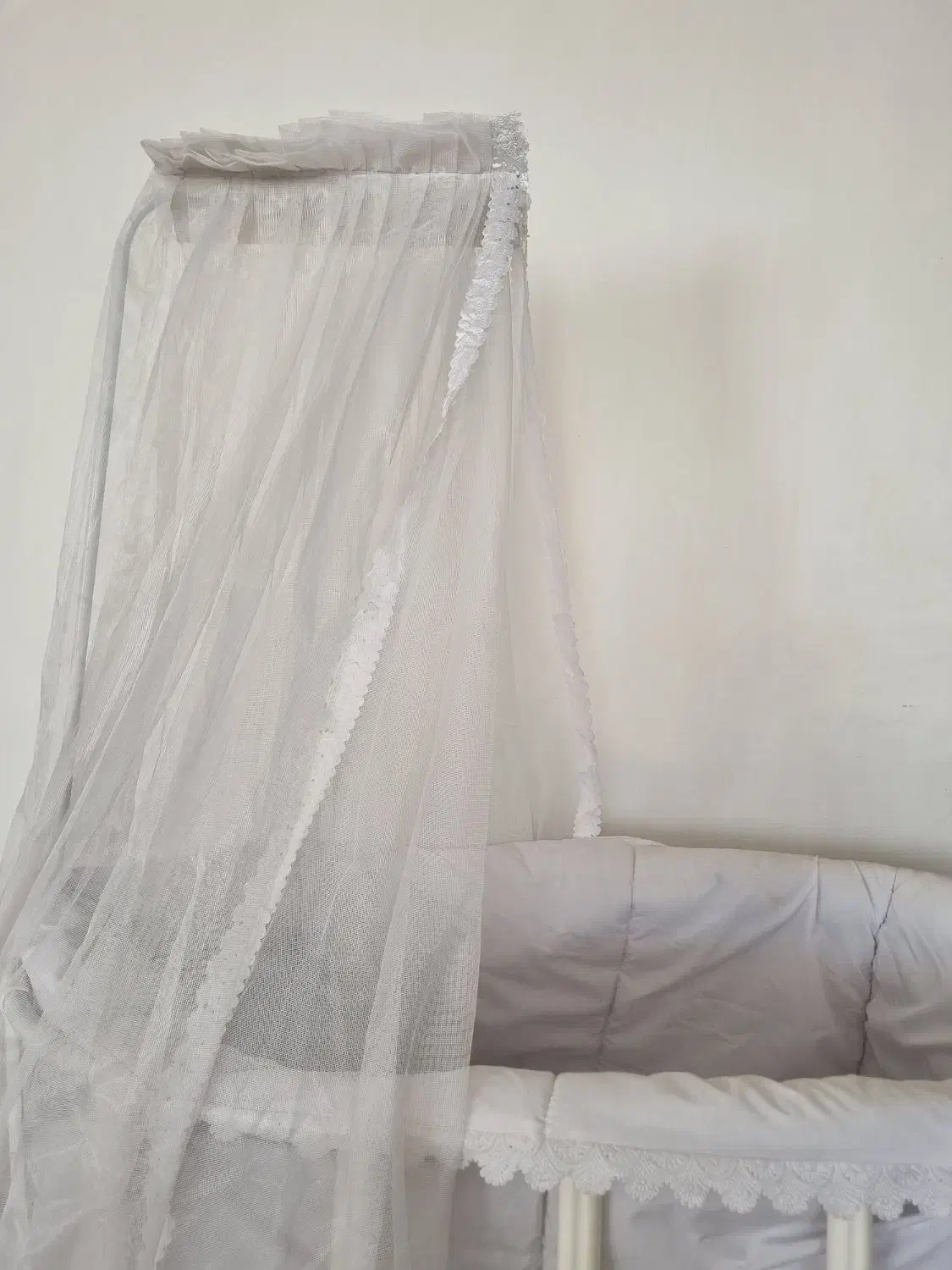 گهواره کنار مادر|تخت و صندلی بچه|دلند, |دیوار