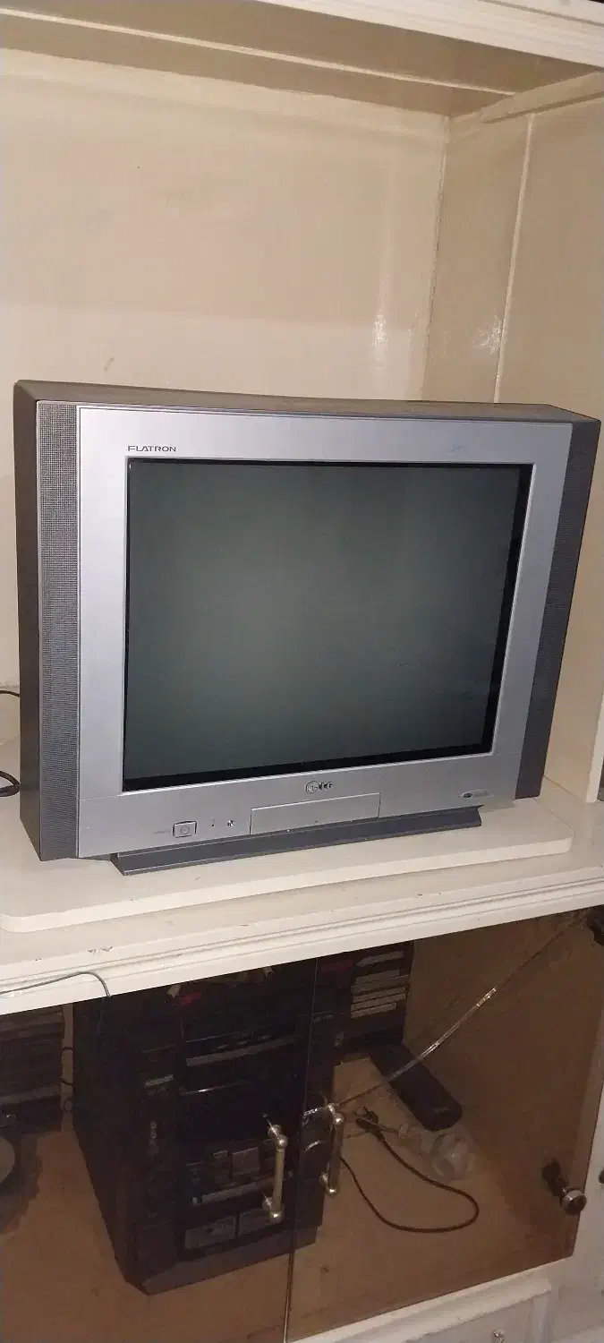 تلویزیون ال جی ۲۱ اینچ سالم|تلویزیون و پروژکتور|بروجرد, |دیوار