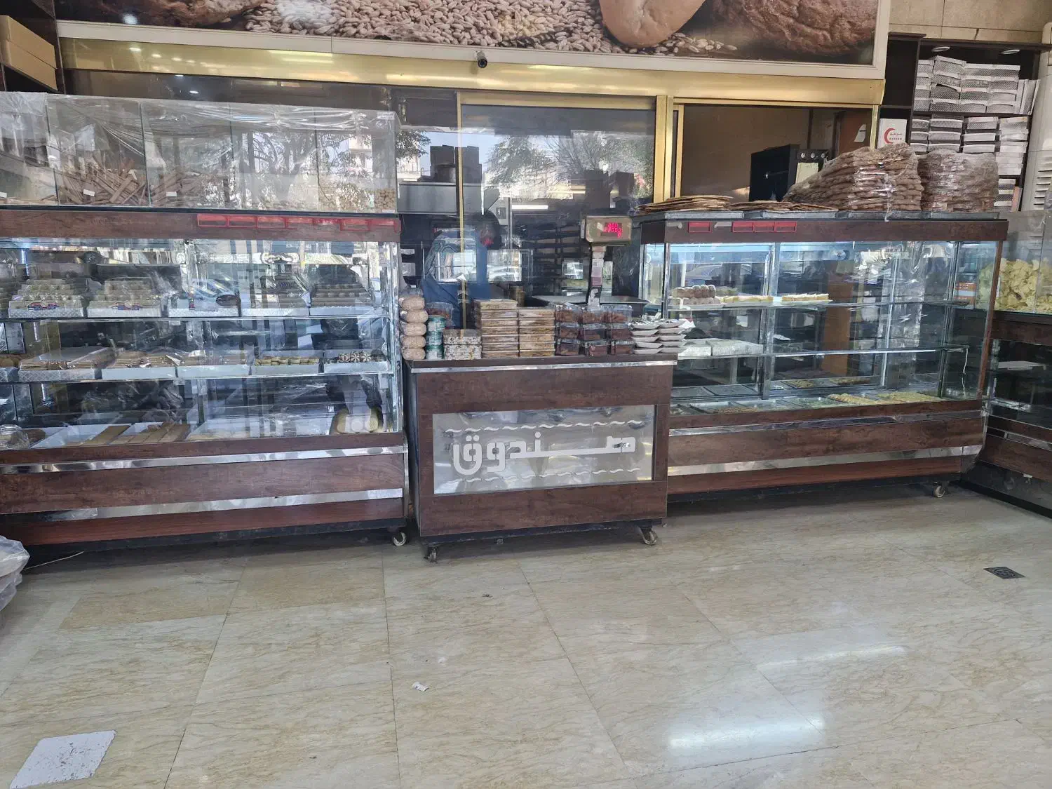 ویترین خشک مغازه قنادی و نان فانتزی|فروشگاه و مغازه|باقرشهر, |دیوار