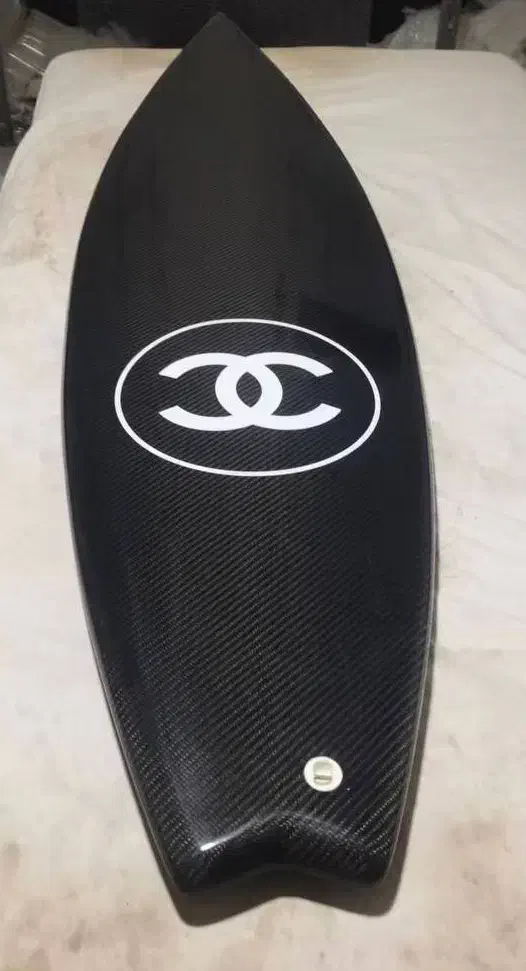 تخته موج سواری|غواصی و ورزش‌های آبی|کیش, |دیوار