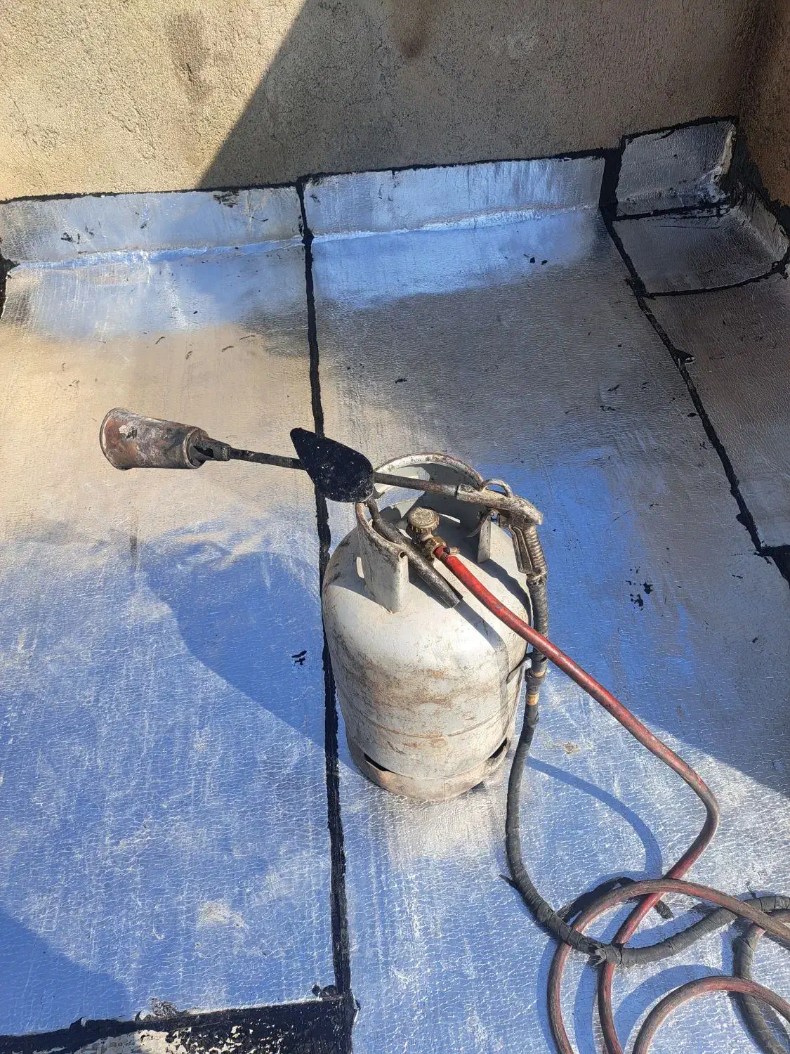 عایق کاری ساختمان(ایزوگام و قیروگونی)|خدمات پیشه و مهارت|کرج, حصارک بالا|دیوار