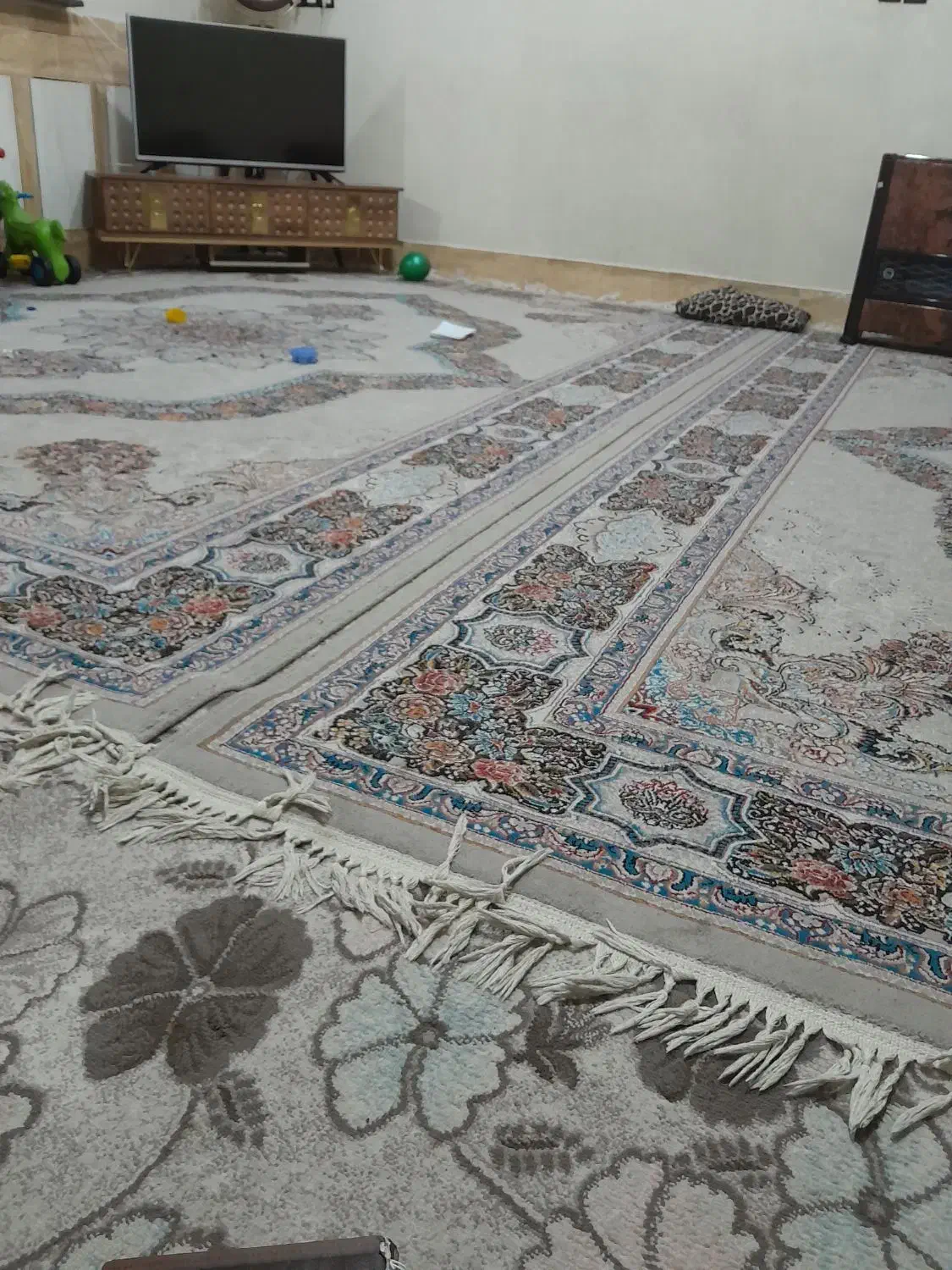 دوعدد فرش|فرش|دورود, |دیوار