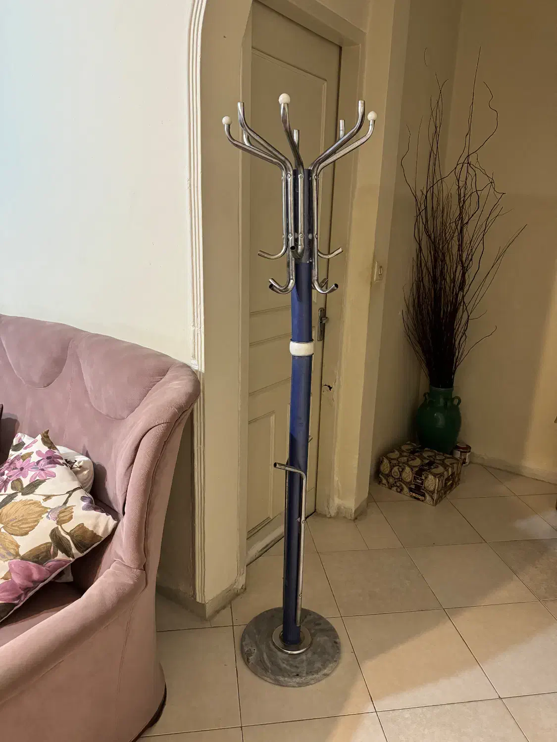 چوب لباسی|بندرخت و رخت‌آویز|شیراز, فلکه گاز|دیوار