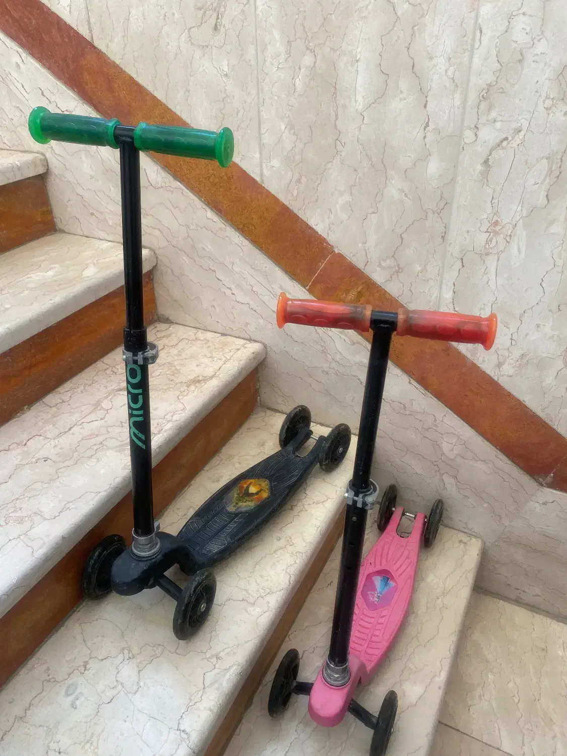 دوتا اسکوتر  دخترانه و پسرانه  با چرخ های چراغدار|دوچرخه، اسکیت، اسکوتر|تهران, امیریه|دیوار