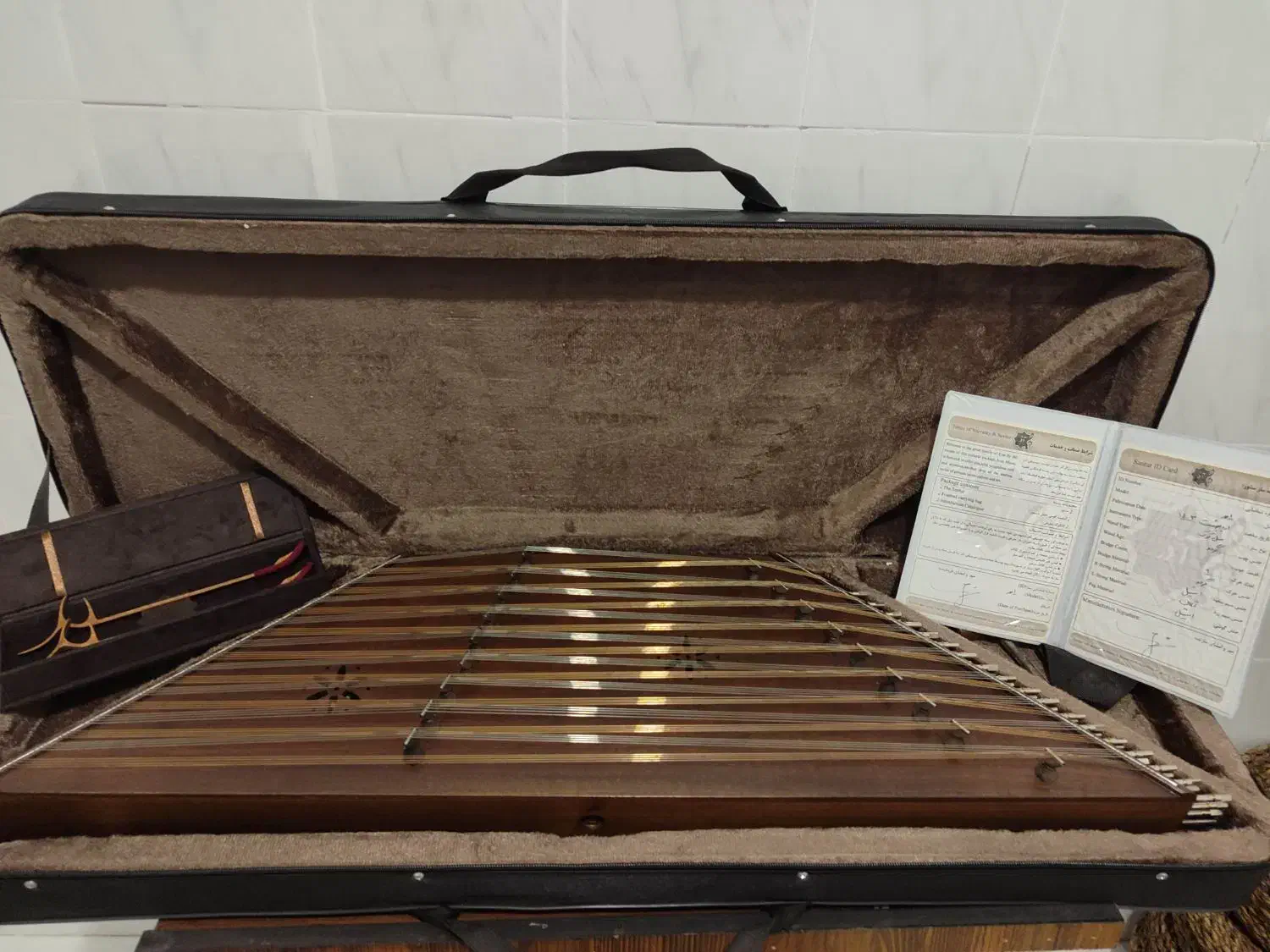 سنتور صادقی آذر|سازهای سنتی|آستانه اشرفیه, |دیوار